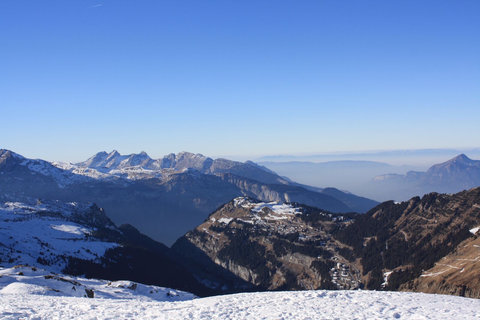 Canon EOS 1000D (EOS Digital Rebel XS / EOS Kiss F) sample photo. Mountains, snow, ski holiday photography