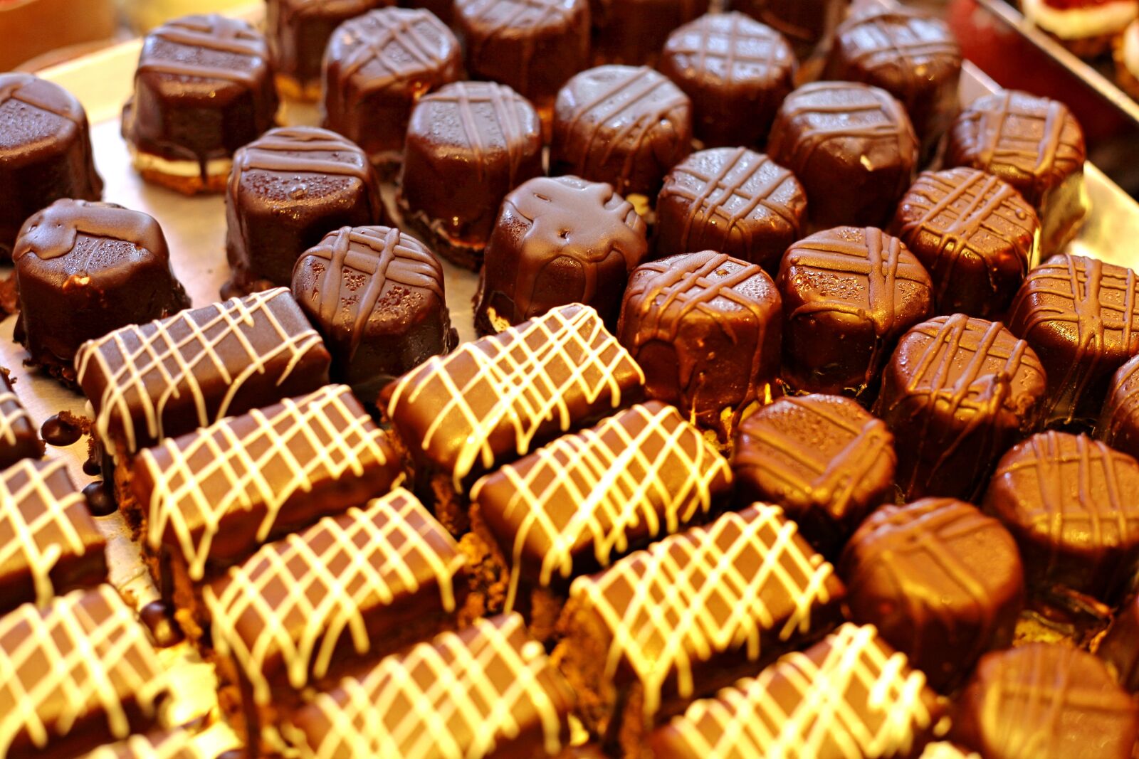 Canon EOS 5D Mark II sample photo. Cake, chocolate photography