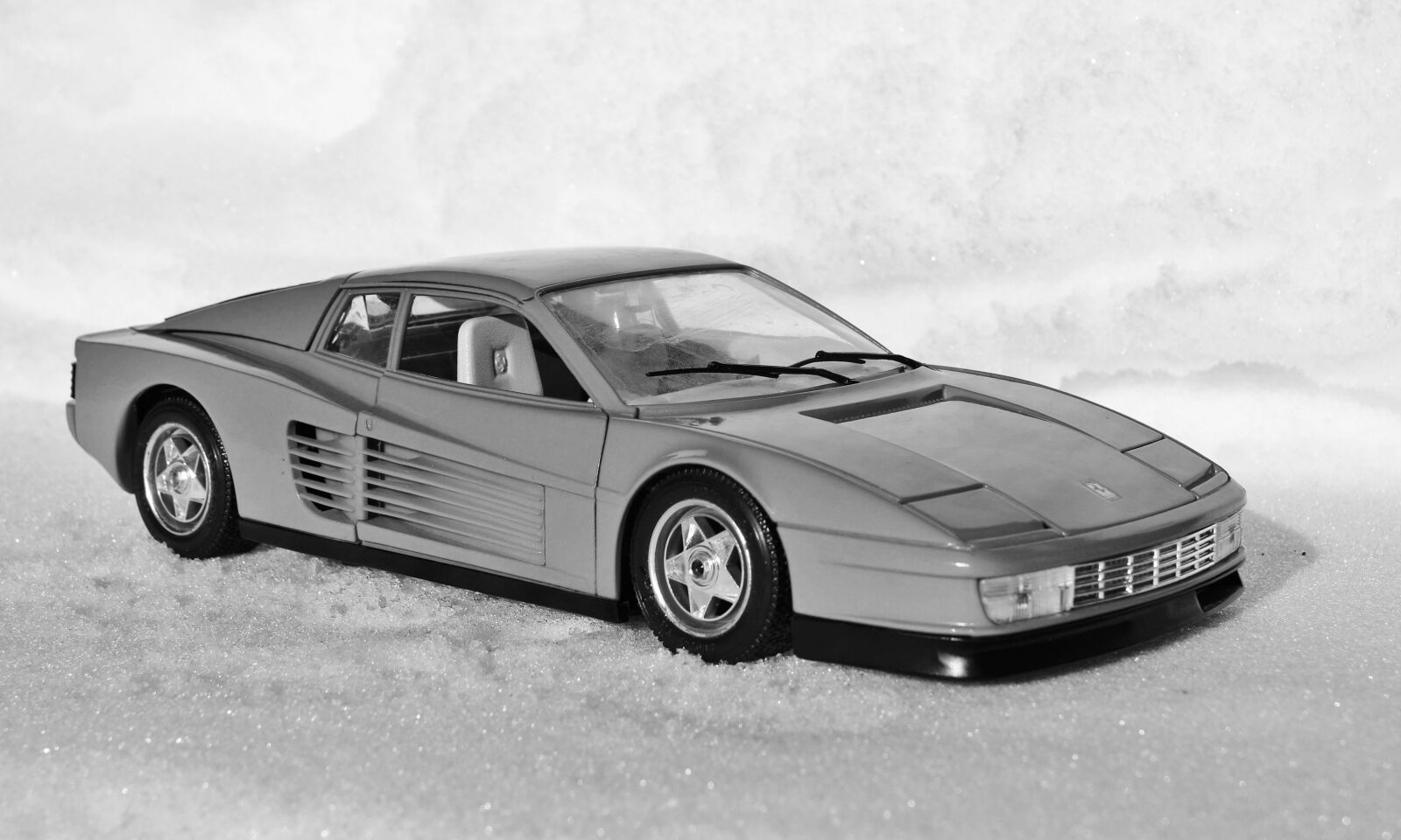 Sony DT 18-70mm F3.5-5.6 sample photo. Model car, ferrari, testarossa photography