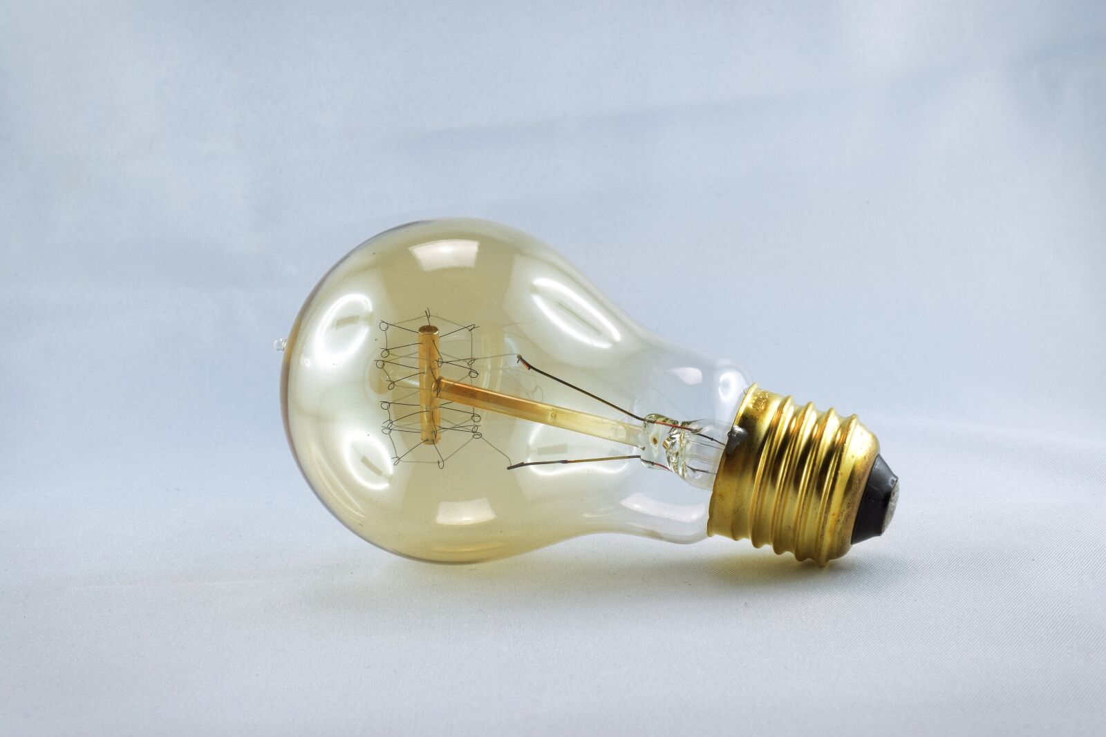 Nikon D5300 sample photo. Light bulb, disappearing, vintage photography