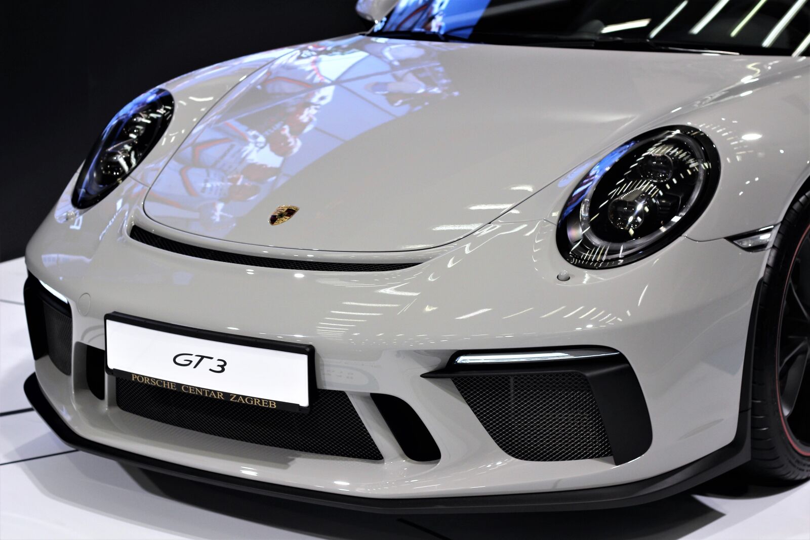 Canon EOS 600D (Rebel EOS T3i / EOS Kiss X5) + Canon EF 50mm F1.8 II sample photo. Car, porsche gt3, auto photography
