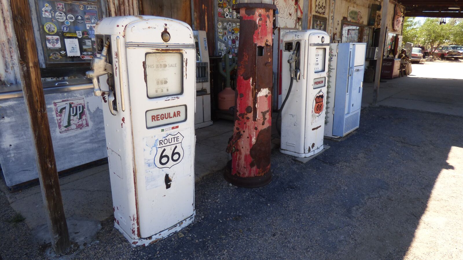 Panasonic DMC-FZ72 sample photo. Gas station, gasoline, vintage photography