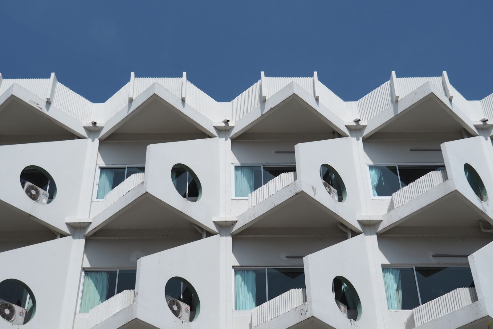 Olympus PEN E-PL7 sample photo. Building, sky, architecture photography