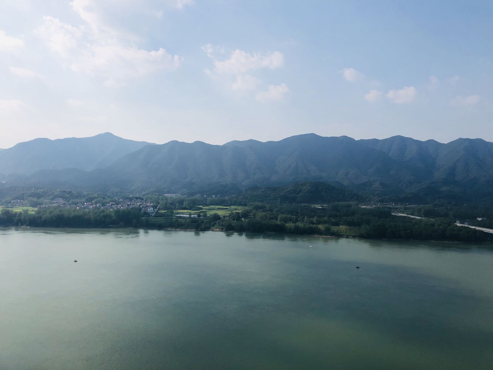 iPhone X back dual camera 4mm f/1.8 sample photo. Mountain, jiang, lake photography