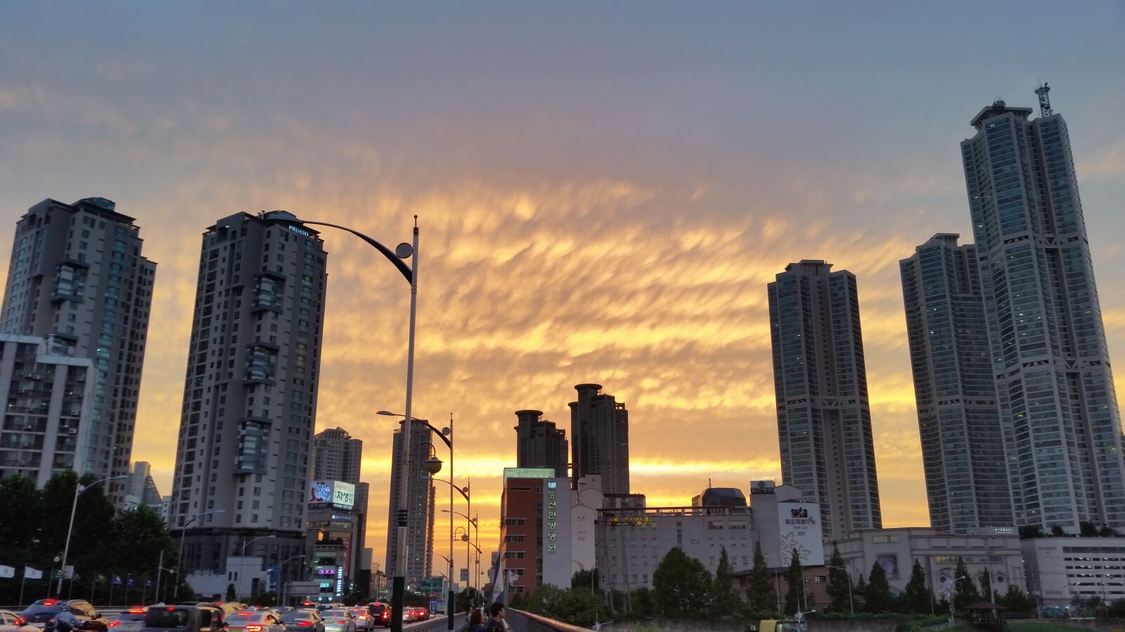 Samsung Galaxy S5 sample photo. Sunset, building, skyline photography