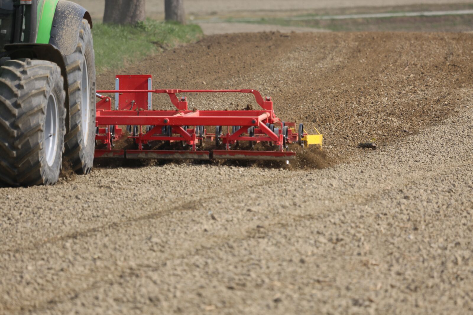 Canon EF 100-400mm F4.5-5.6L IS USM sample photo. Tractor, field, harrow photography