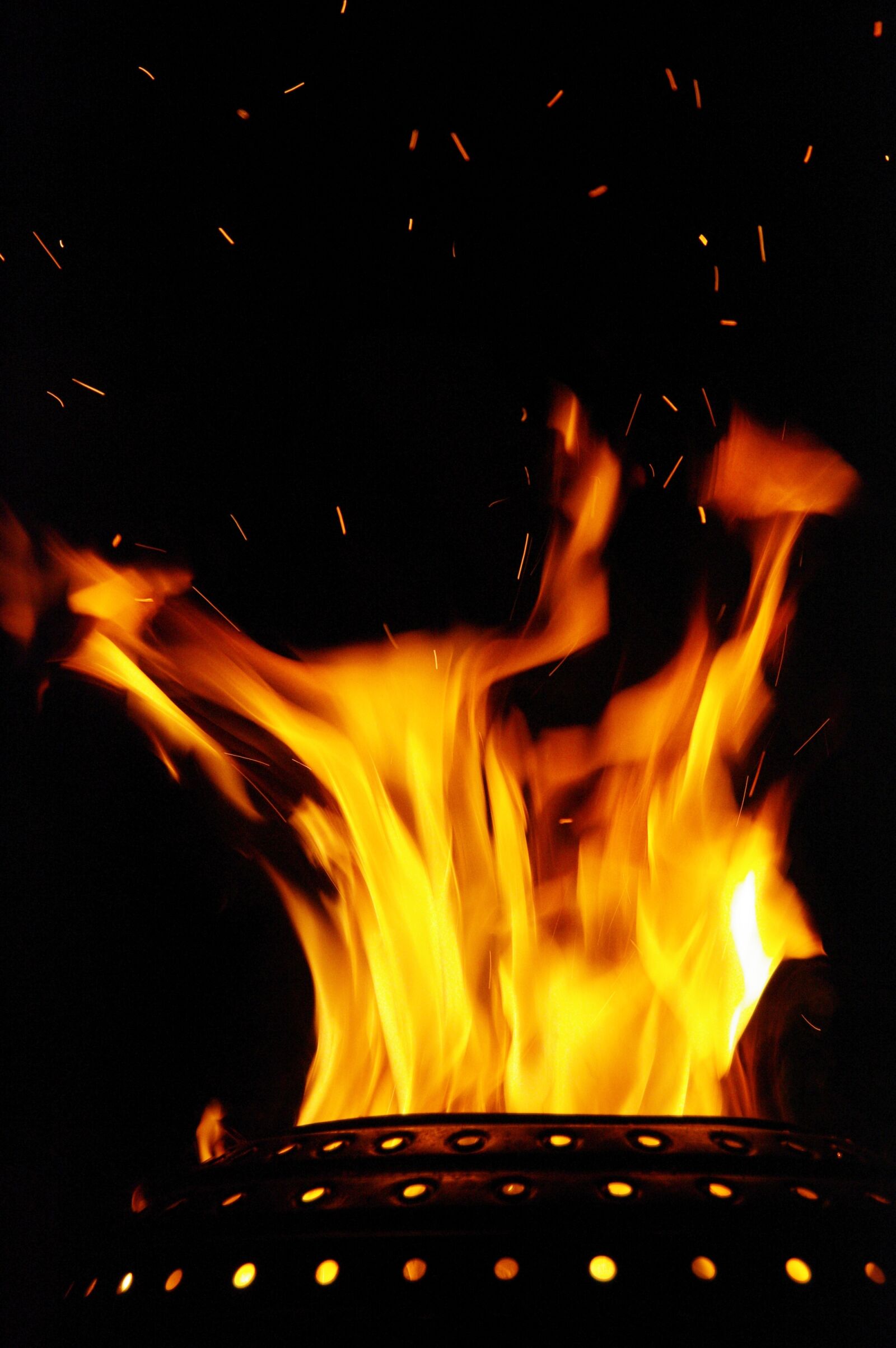 Pentax K20D sample photo. Fire, flame, wood fire photography