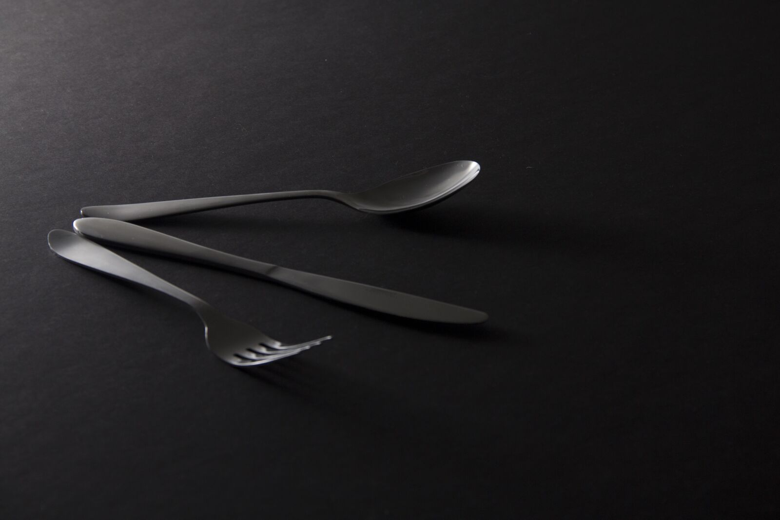 Canon EF-S 18-135mm F3.5-5.6 IS sample photo. Cutlery, lighting, spoon photography