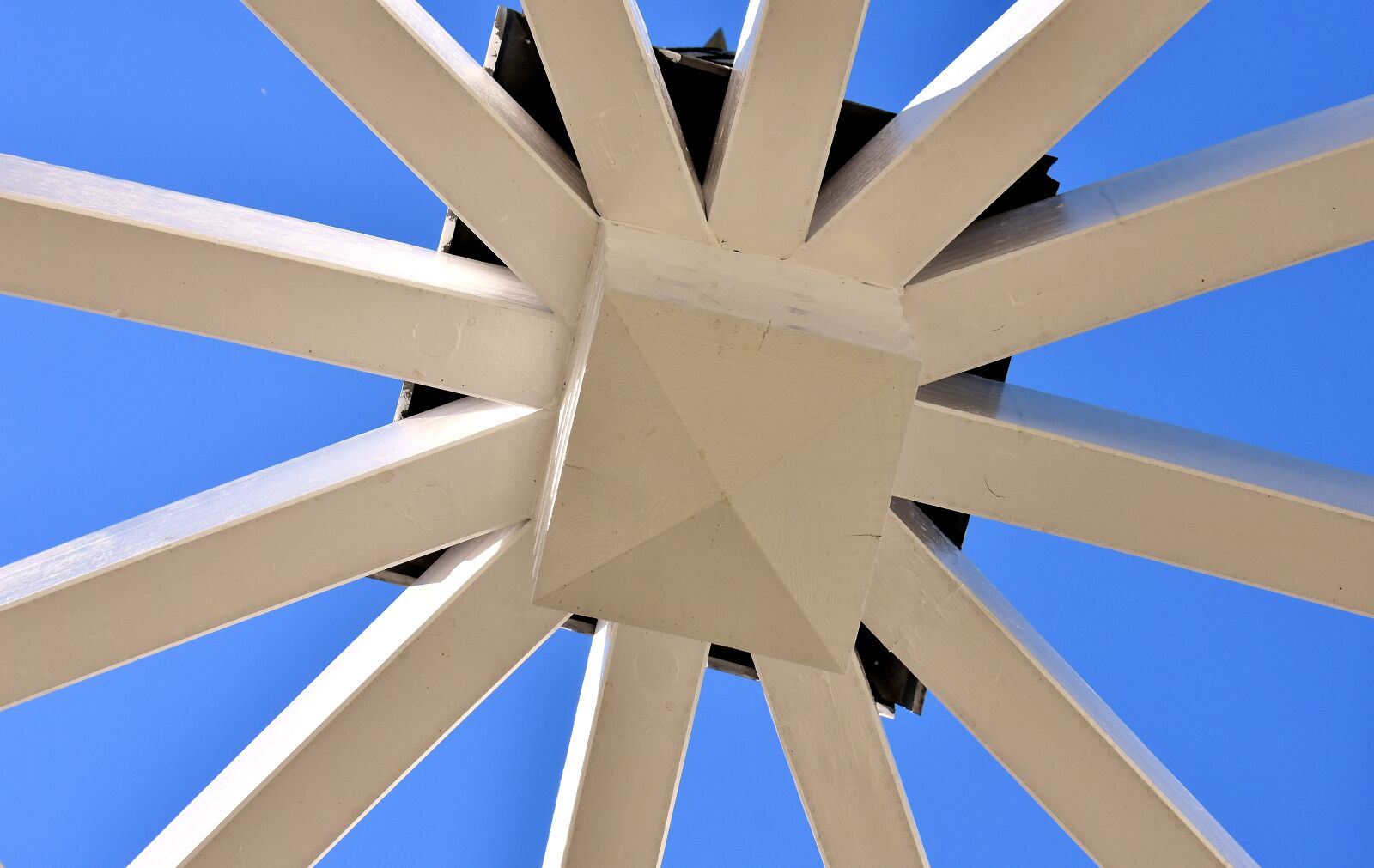 Nikon D7200 sample photo. Roof construction, wood, wooden photography