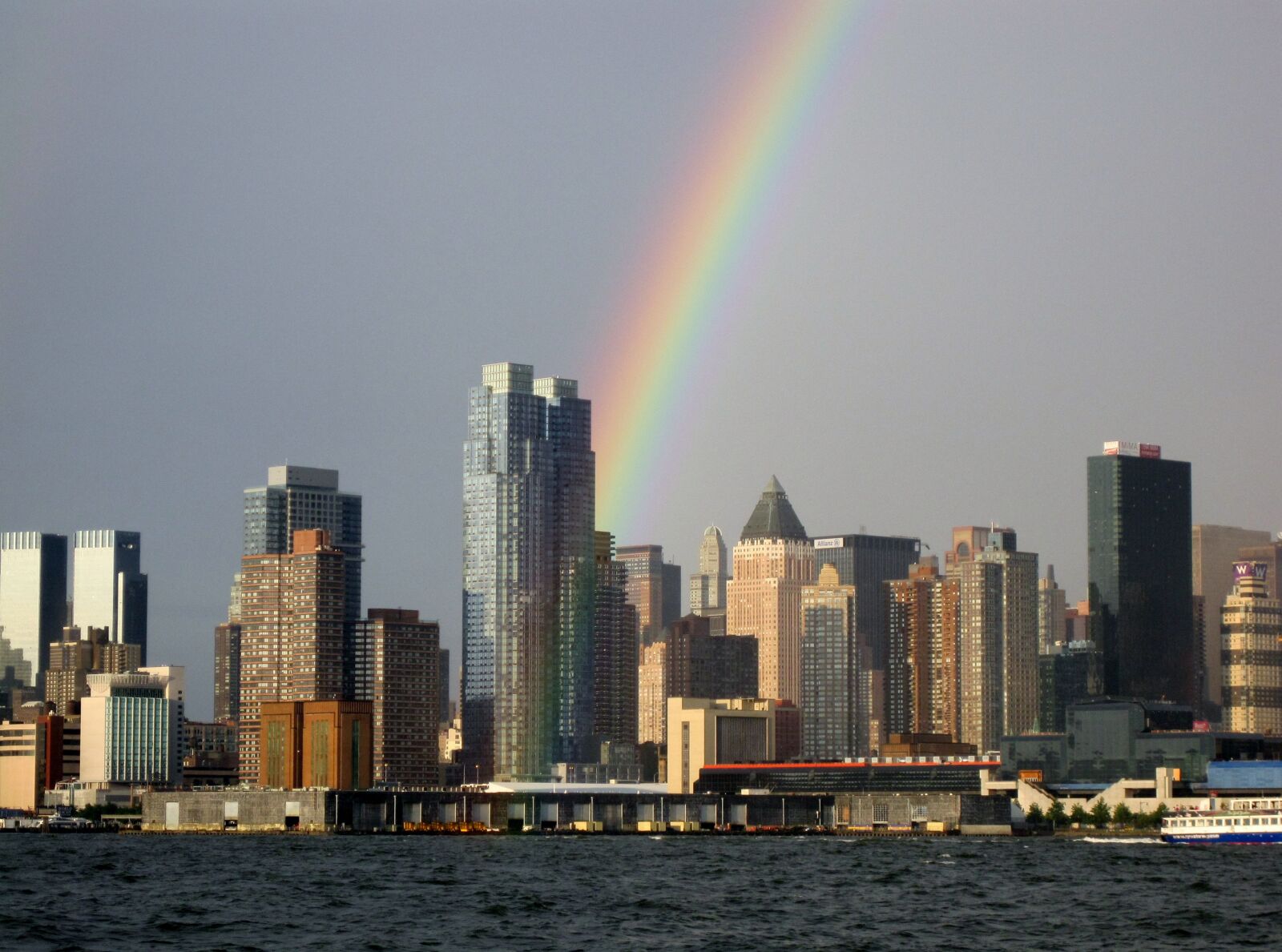 Canon PowerShot SD1200 IS (Digital IXUS 95 IS / IXY Digital 110 IS) sample photo. New york city, rainbow photography