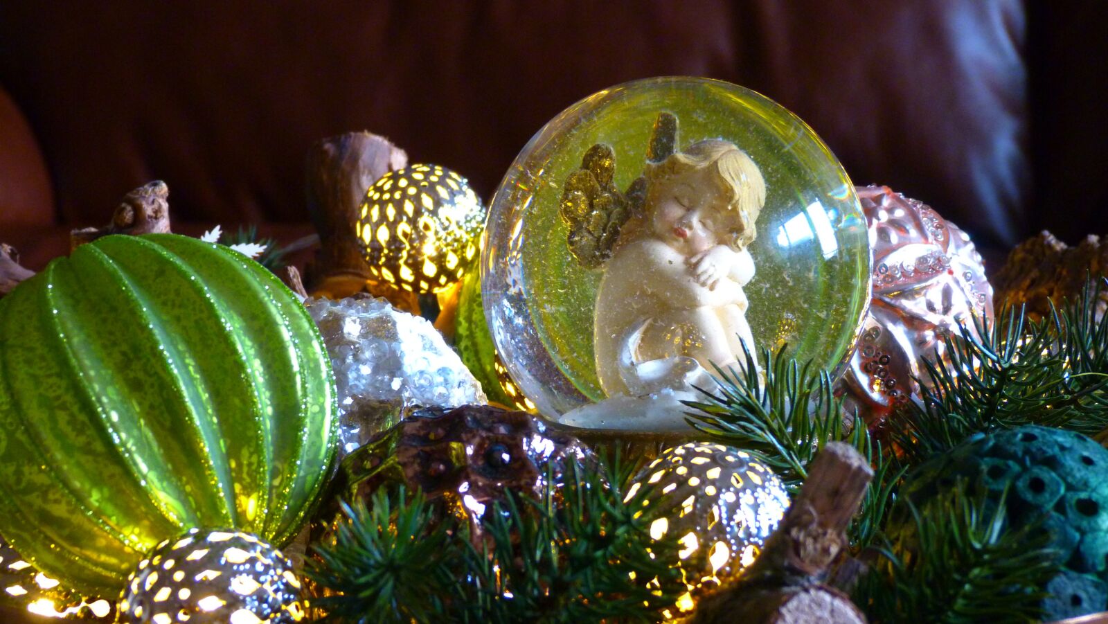 Panasonic Lumix DMC-FZ40 (Lumix DMC-FZ45) sample photo. Angel, wing, gold photography