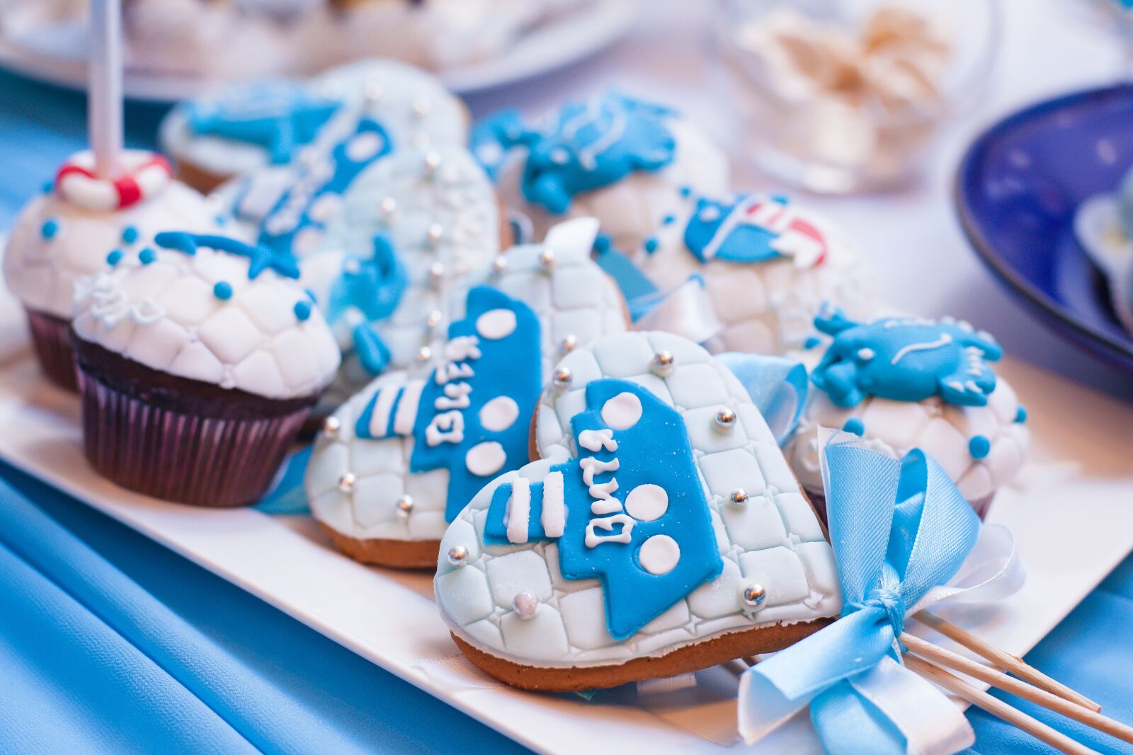 Canon EF 50mm F1.4 USM sample photo. Gingerbread, cupcake, cupcakes photography