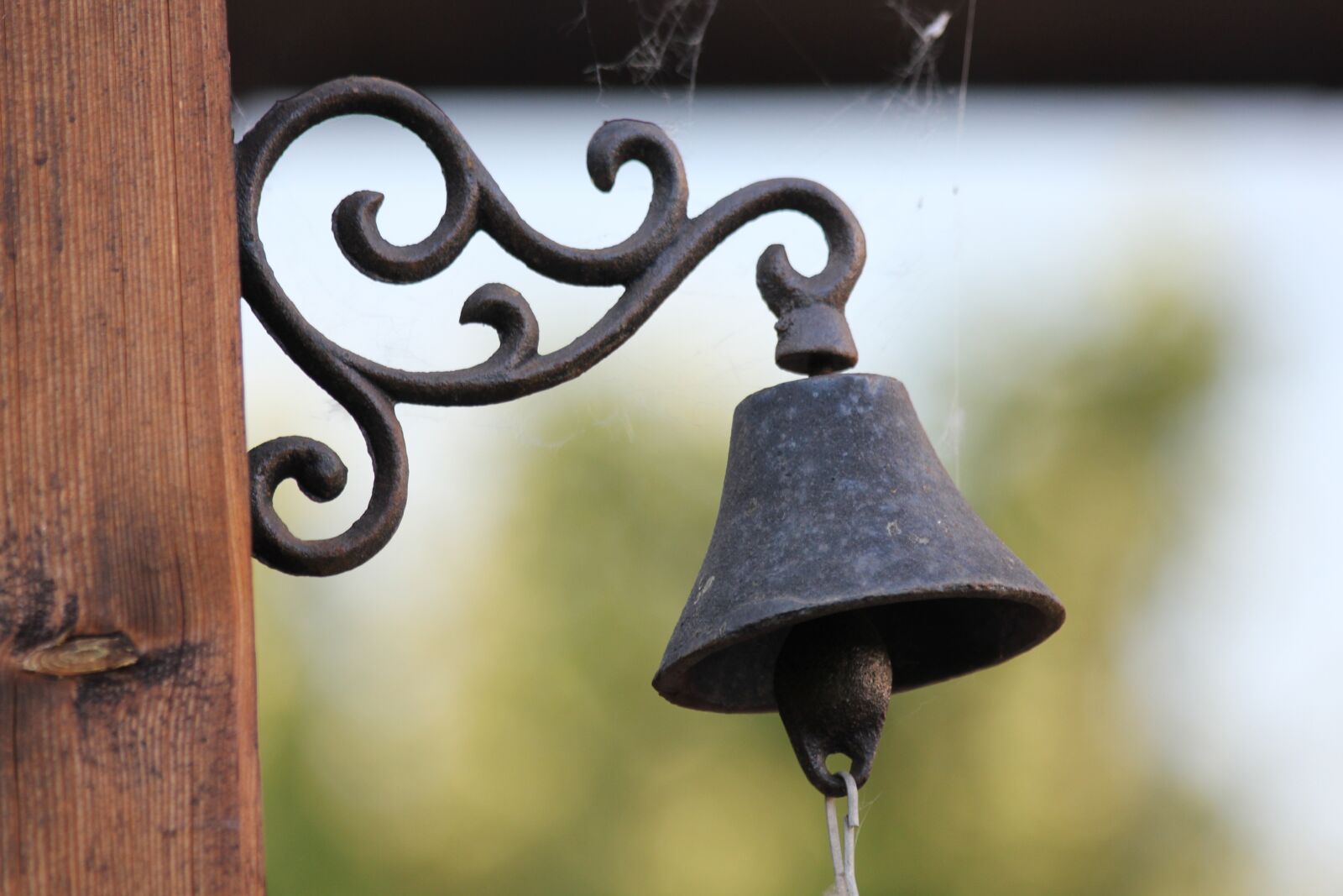 Canon EOS 550D (EOS Rebel T2i / EOS Kiss X4) sample photo. Bell, metal, iron photography