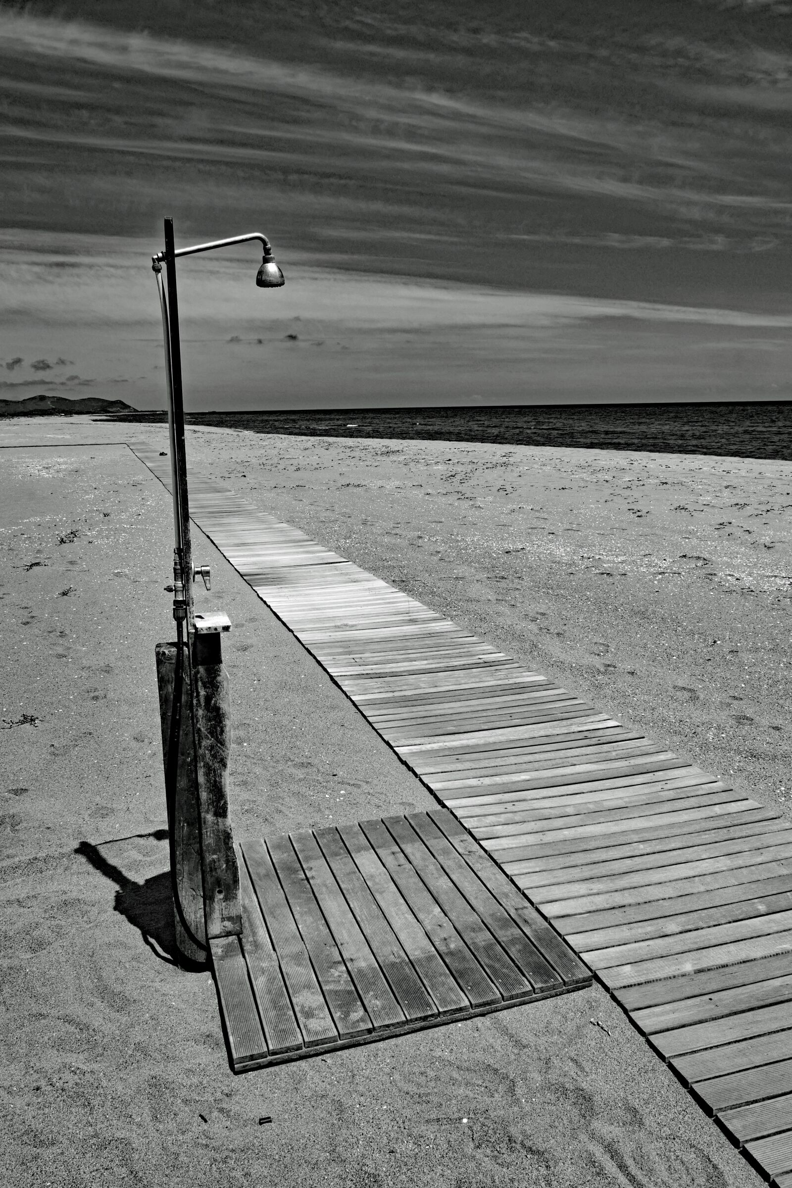 Vario-Elmar TL 1:3.5-5.6 / 18-56 ASPH. sample photo. Shower, beach, wooden track photography