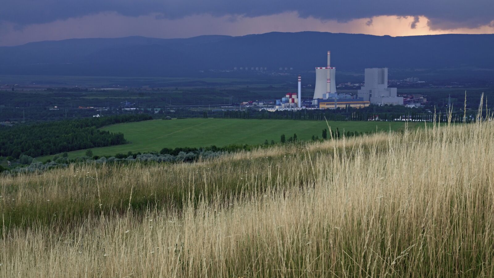 Sony ILCA-77M2 sample photo. Power station, the production photography