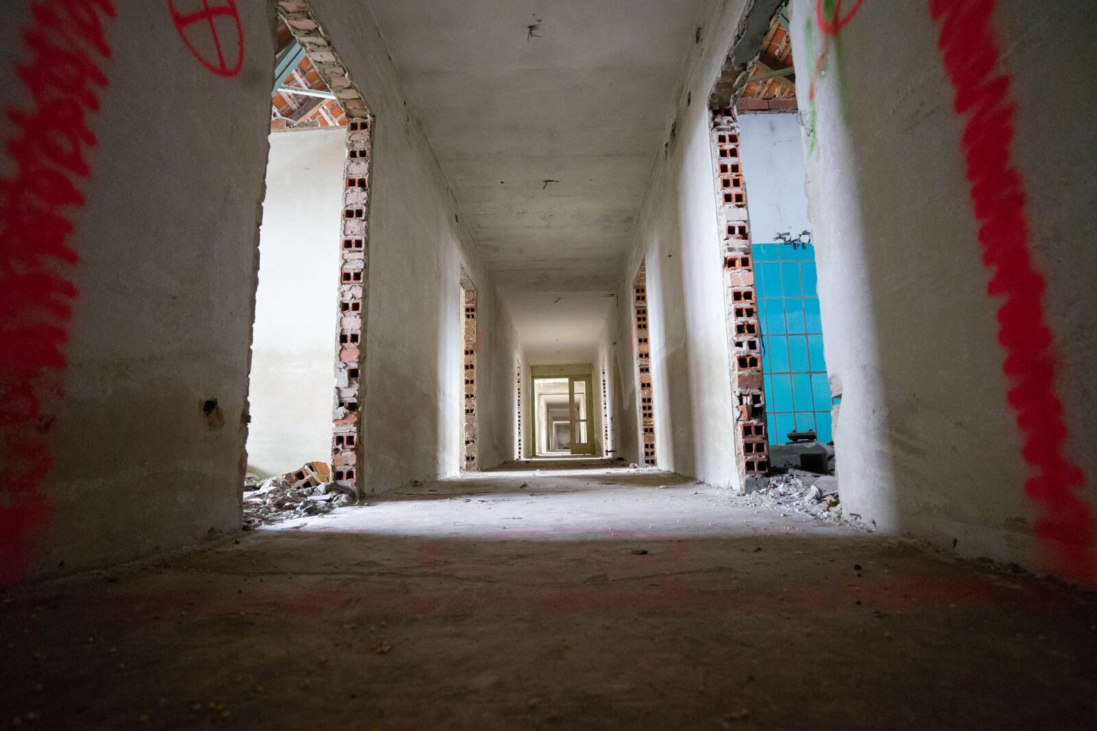 Sony a7 II + Sony Vario-Tessar T* FE 16-35mm F4 ZA OSS sample photo. Lost place, abandoned, shell photography