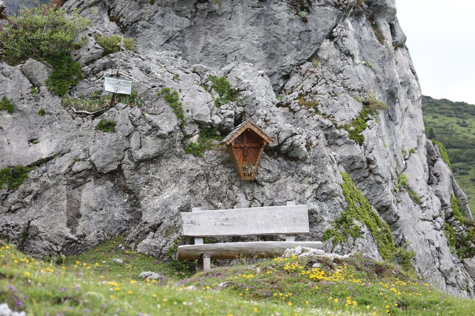 Canon EF 100-400mm F4.5-5.6L IS USM sample photo. Mountain, bank, cross photography