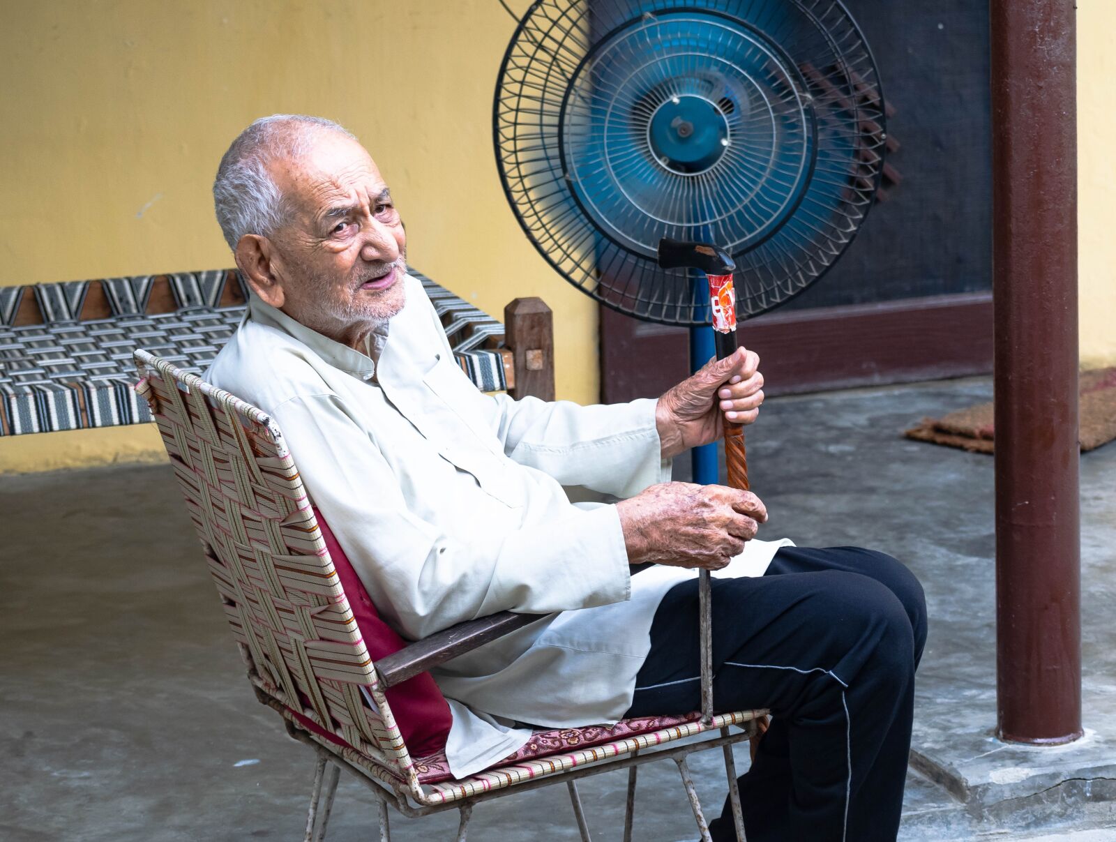 Nikon D3300 sample photo. Old, elderly, sick photography