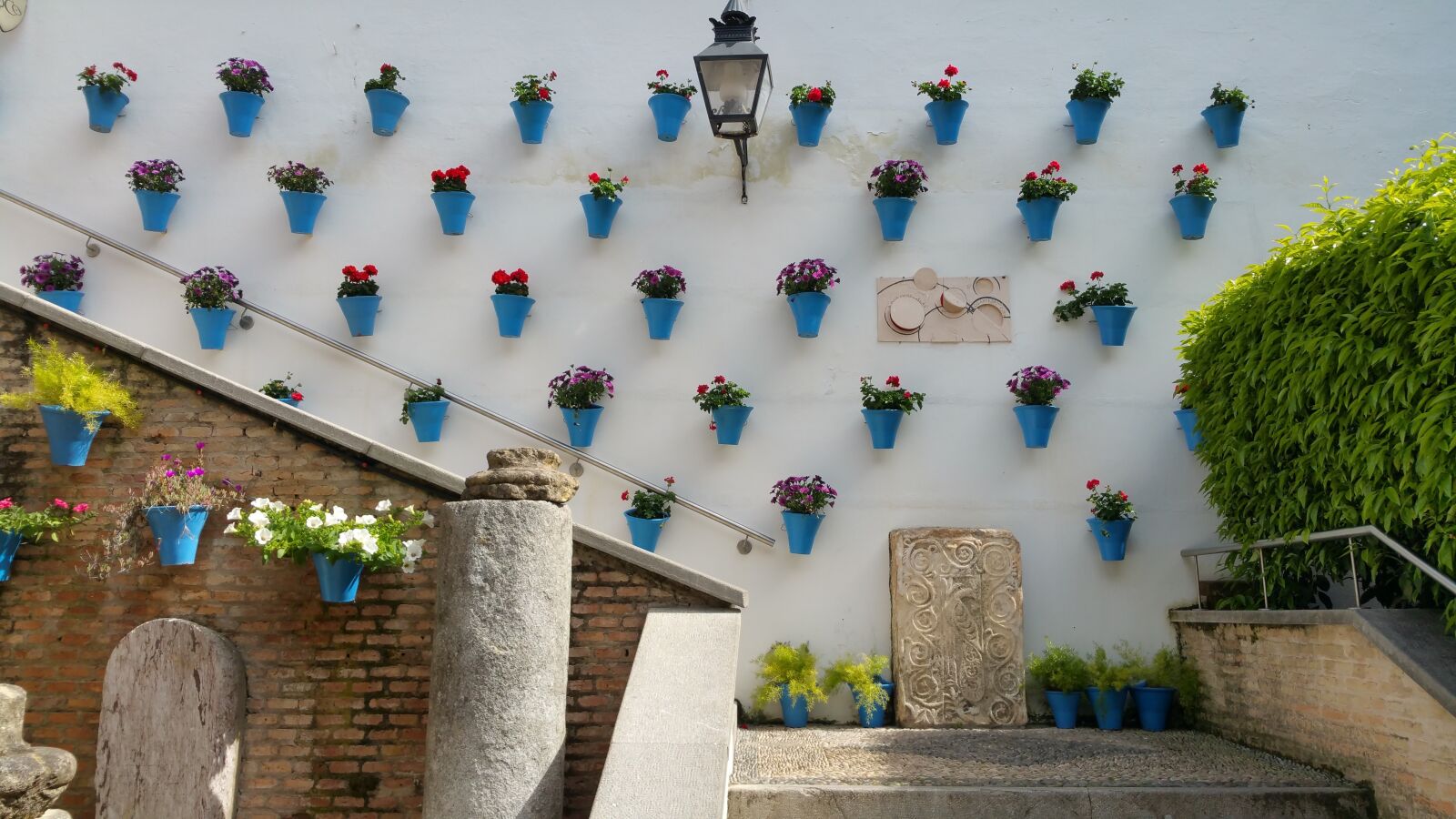Samsung Galaxy Note4 sample photo. El zoco, courtyard, flowers photography