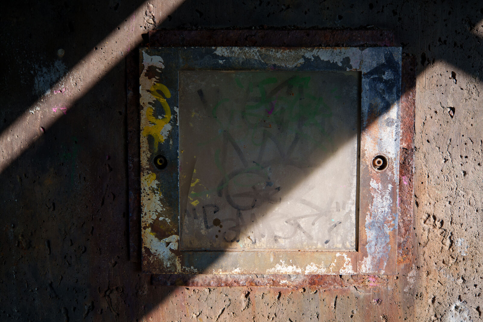 SAMYANG AF 35-150mm F2-2.8 sample photo. First rays for the photography