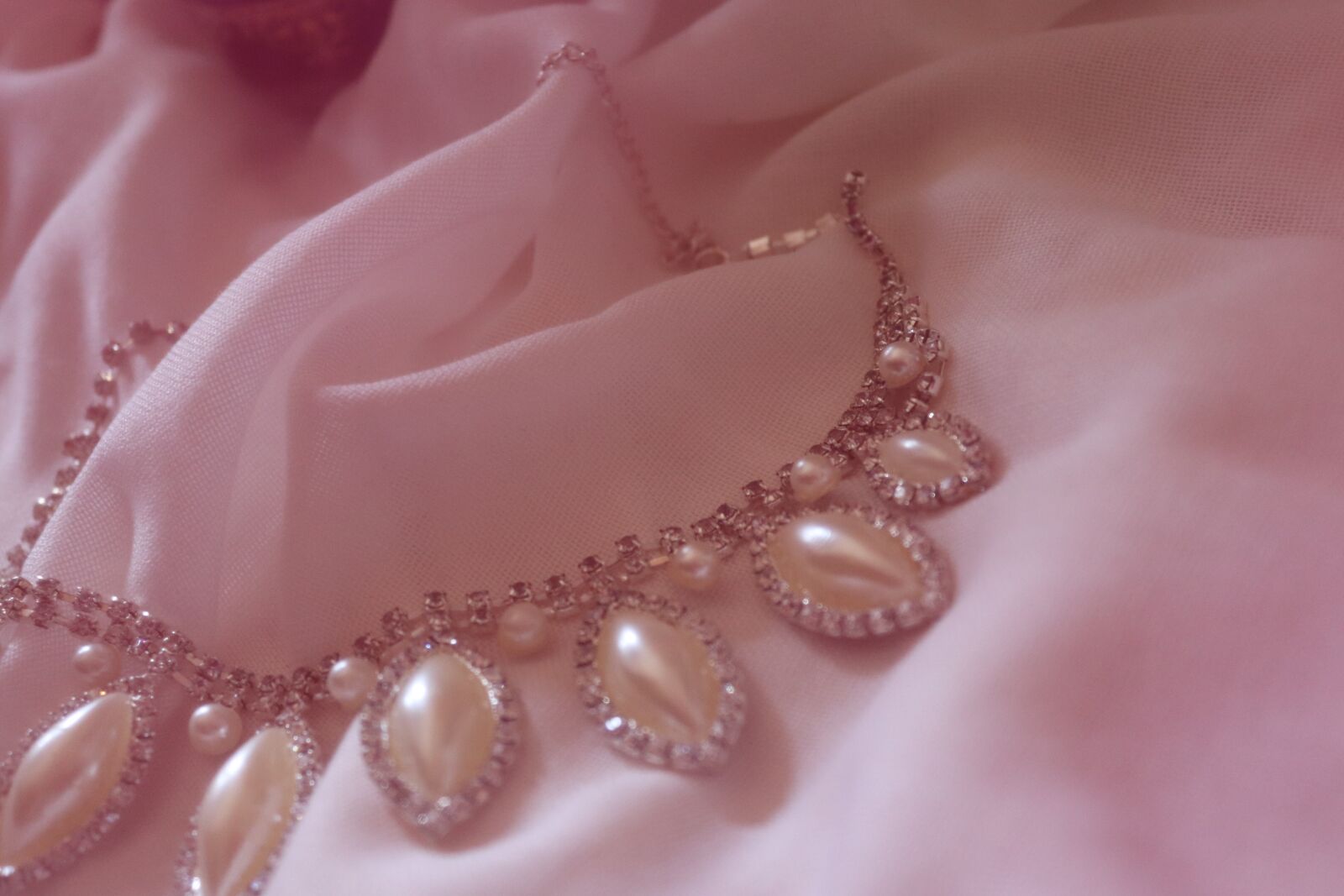 Canon EOS 200D (EOS Rebel SL2 / EOS Kiss X9) sample photo. Jewelry, diamond, jewellery photography