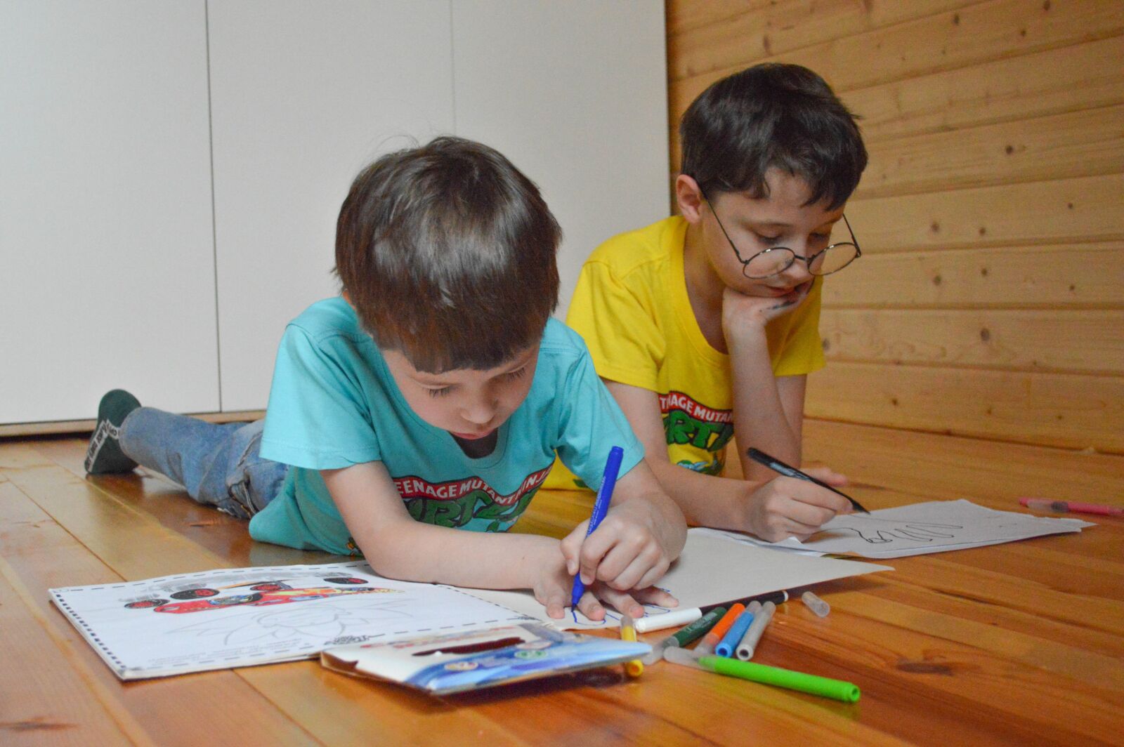 Nikon D3200 sample photo. Coloring, draw, felt tip photography