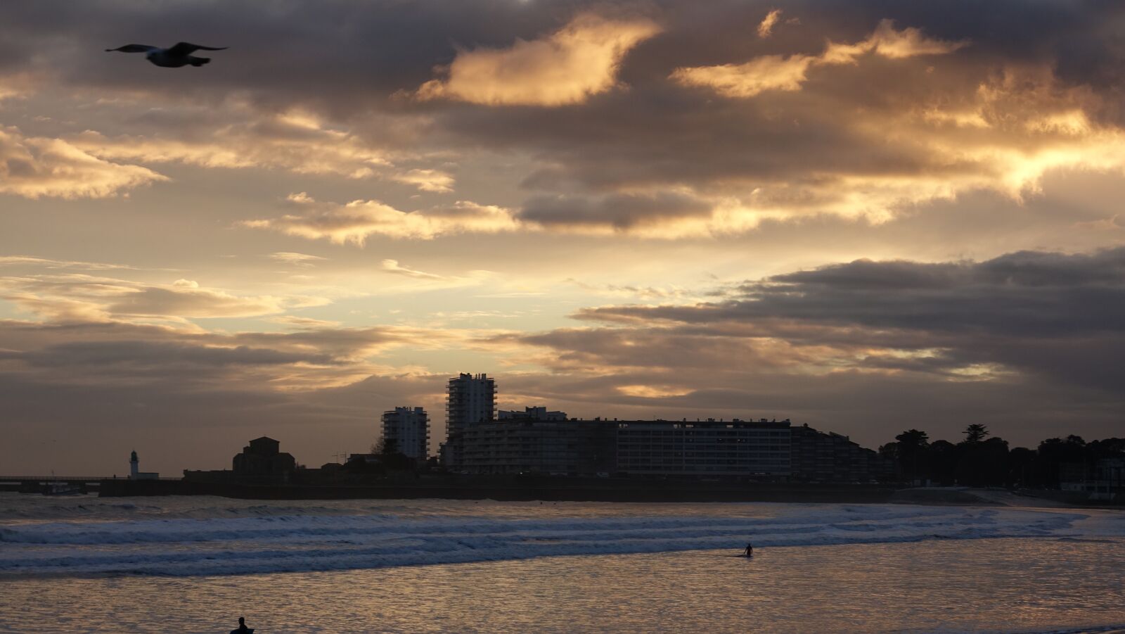 Sony Cyber-shot DSC-RX10 III sample photo. Sunset, body of water photography