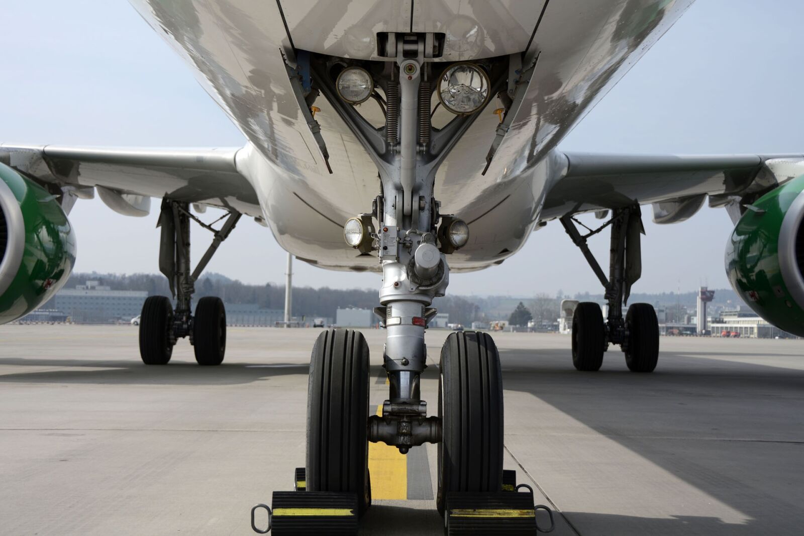Nikon D7100 sample photo. Chassis, nosewheel, wheels photography