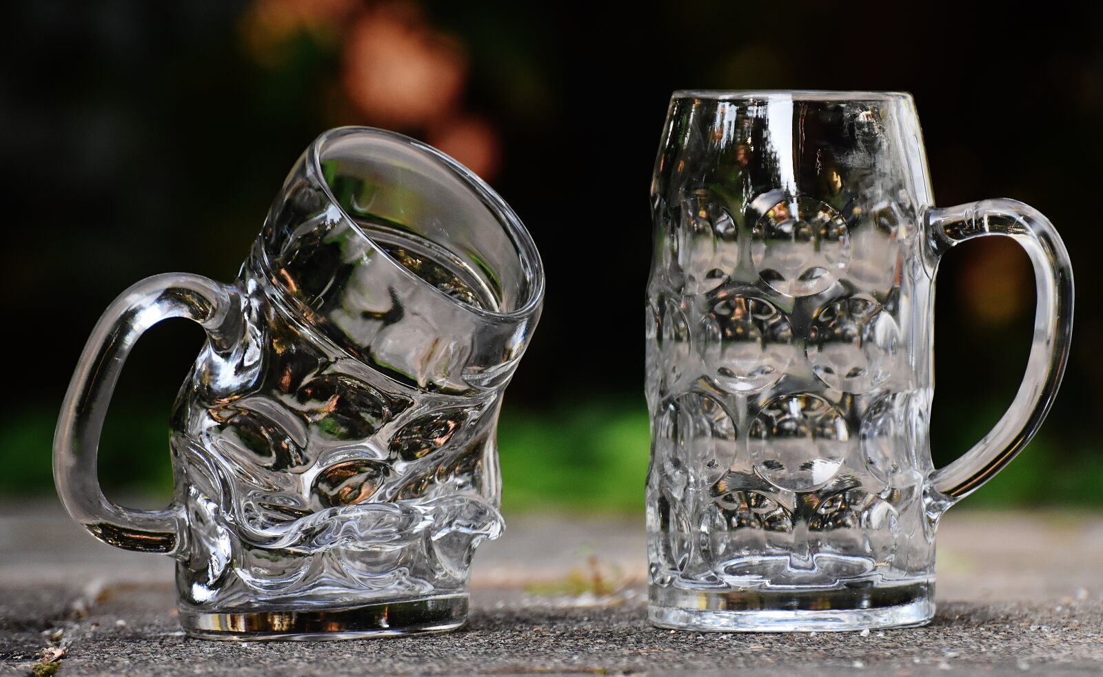 Nikon D7200 sample photo. Beer mugs, deformed, kink photography