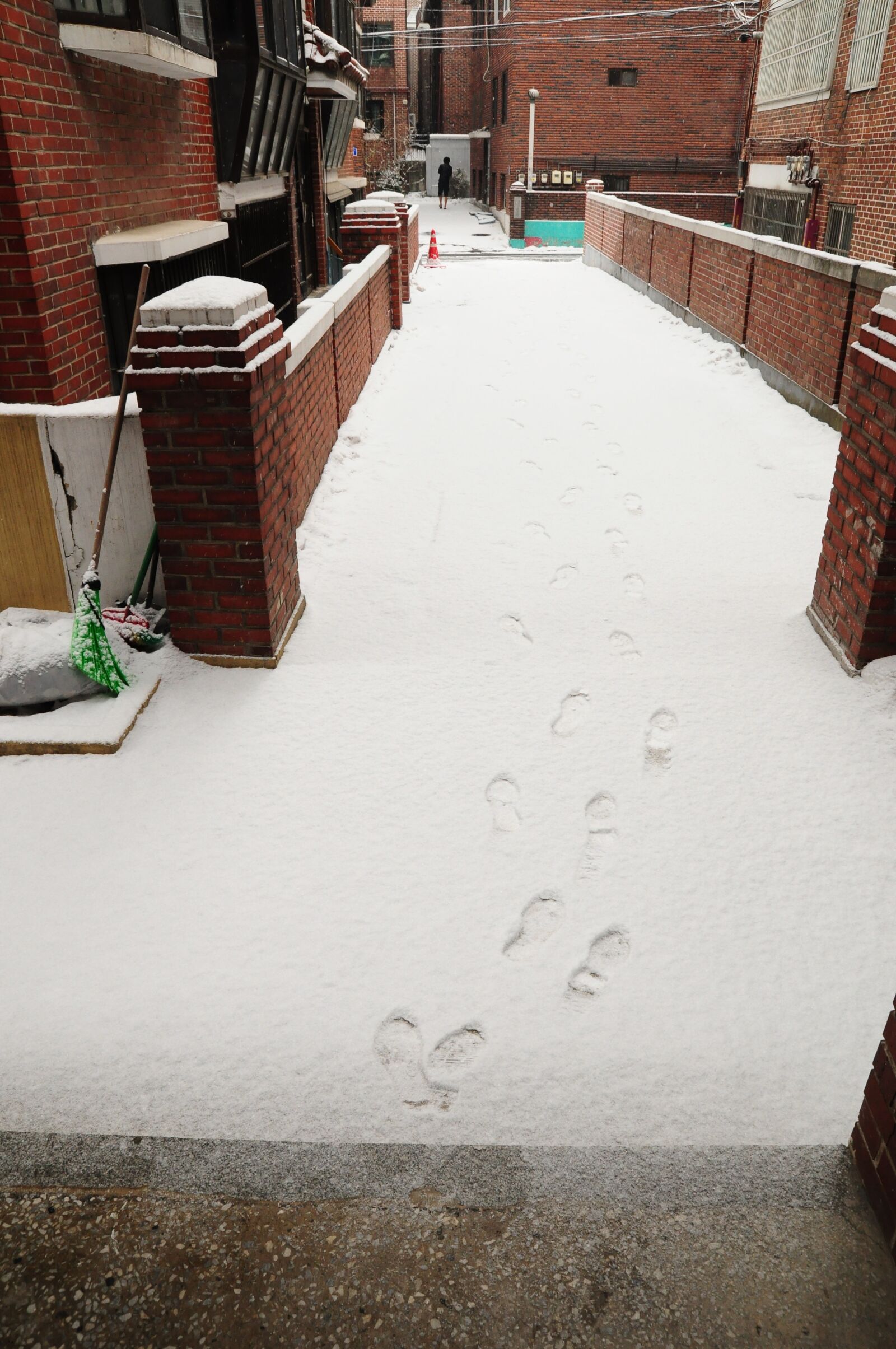 Nikon D90 sample photo. Snow, footprint, gil photography