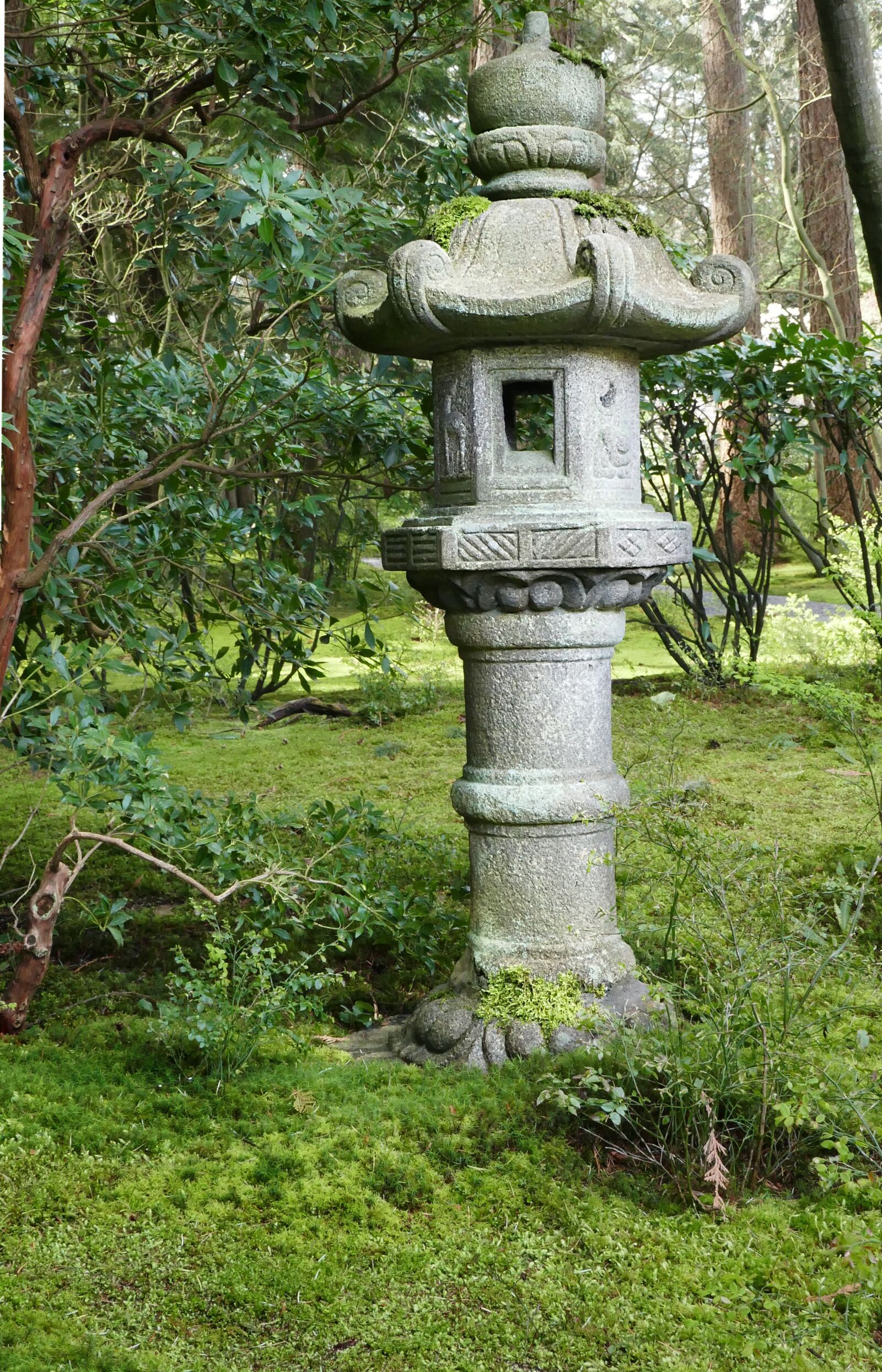Panasonic Lumix DMC-ZS100 (Lumix DMC-TZ100) sample photo. Japanese garden, lantern, nitobe photography