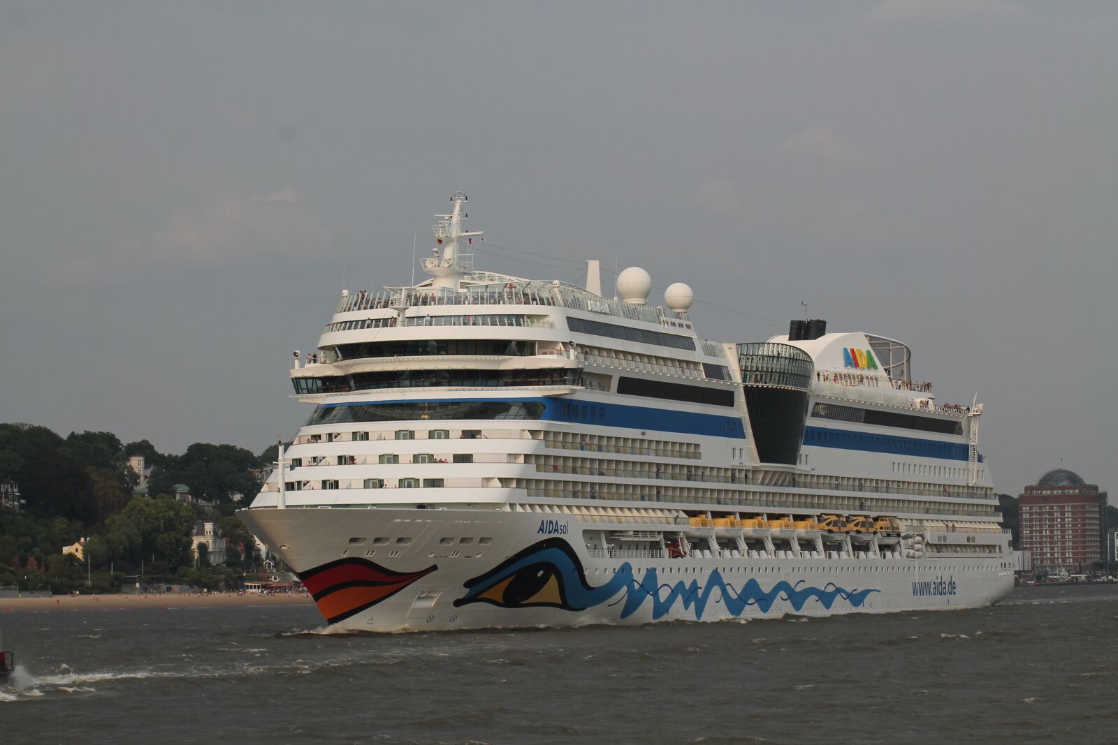 Canon EOS 1100D (EOS Rebel T3 / EOS Kiss X50) sample photo. Hamburg, port, aida photography