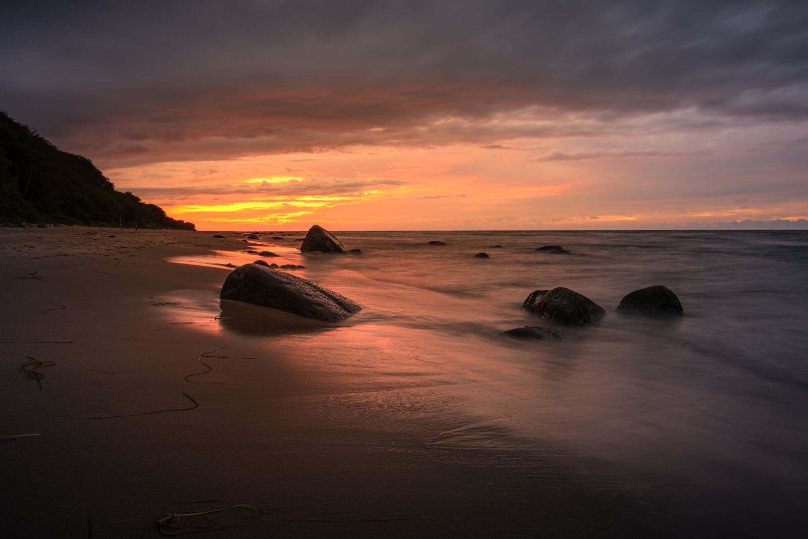 Nikon D750 + Tokina AT-X 16-28mm F2.8 Pro FX sample photo. Sunset, sea, beach photography