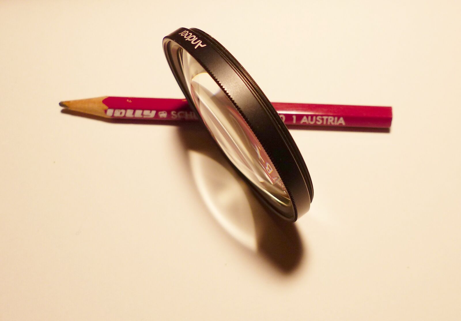 Panasonic Lumix DMC-FZ200 sample photo. Light, optics, pencil photography