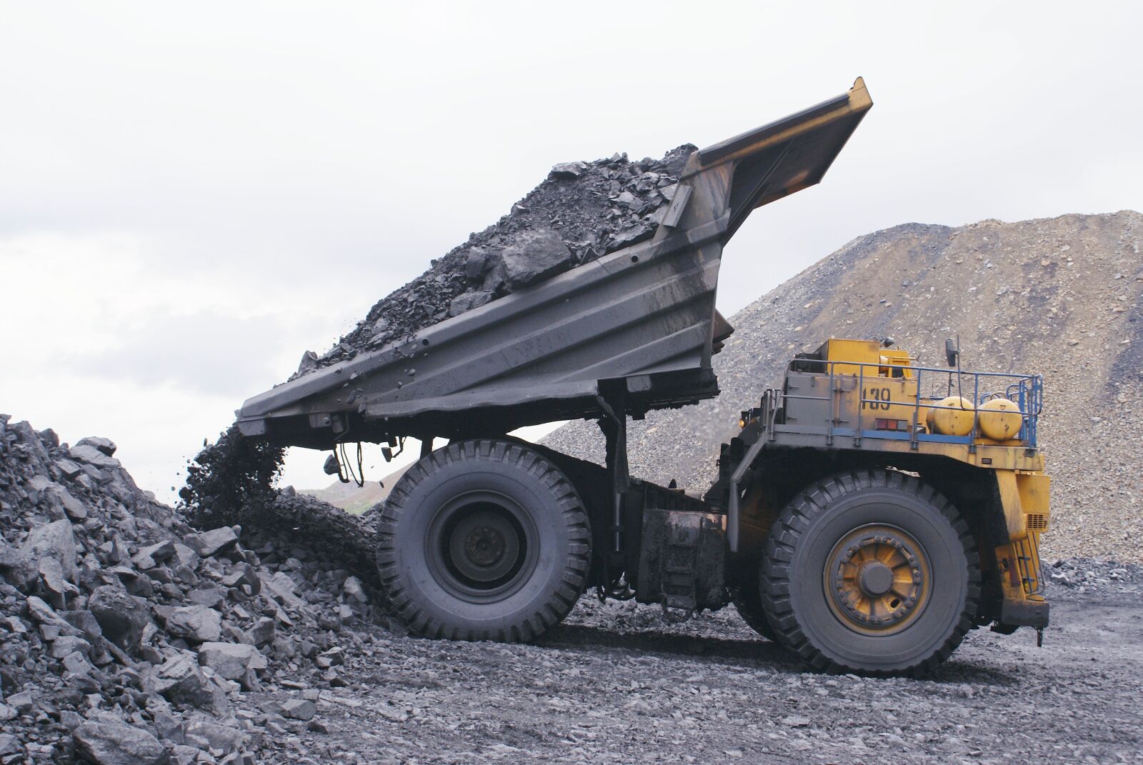 Sony Alpha DSLR-A100 sample photo. Production, coal, minerals photography
