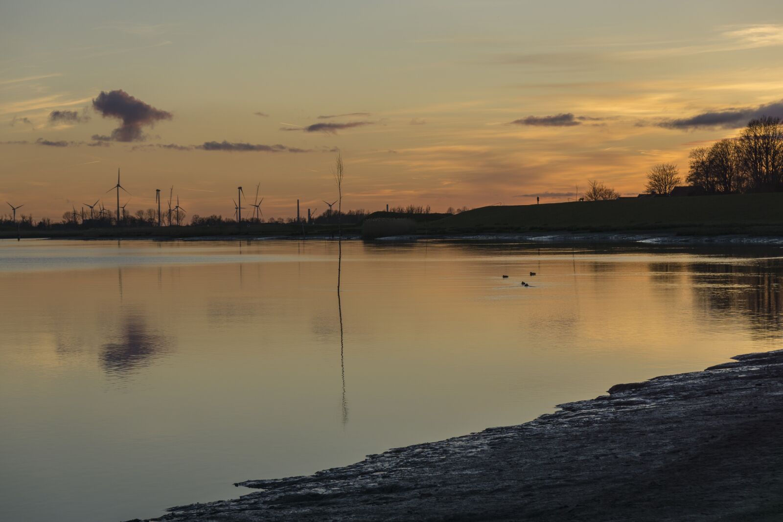 Sony a6000 + Sony Vario-Tessar T* E 16-70mm F4 ZA OSS sample photo. Waters, sunset, dawn photography