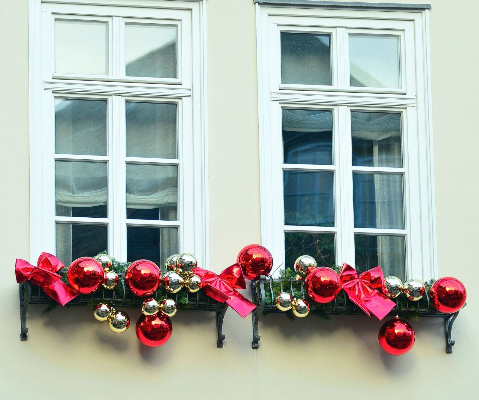 Nikon D5100 sample photo. Decoration, windows, facade, christmas photography