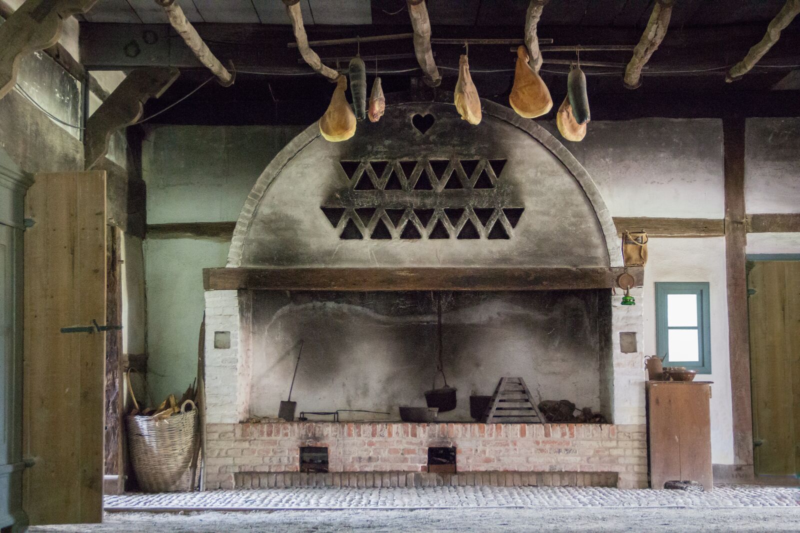 Canon EF-S 18-135mm F3.5-5.6 IS sample photo. Fireplace, stone oven, oven photography
