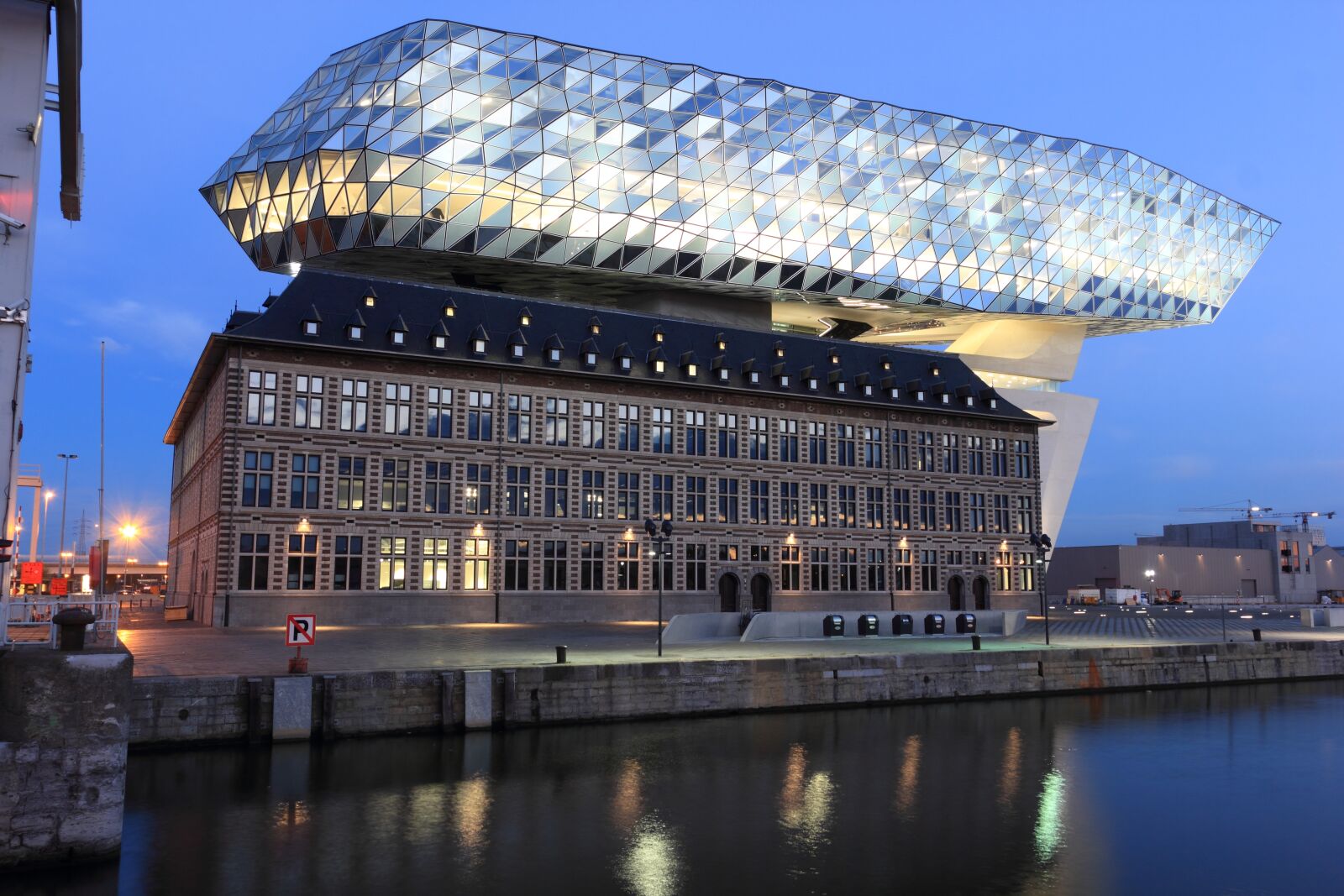 Canon EOS 550D (EOS Rebel T2i / EOS Kiss X4) sample photo. Belgium, antwerp, office photography
