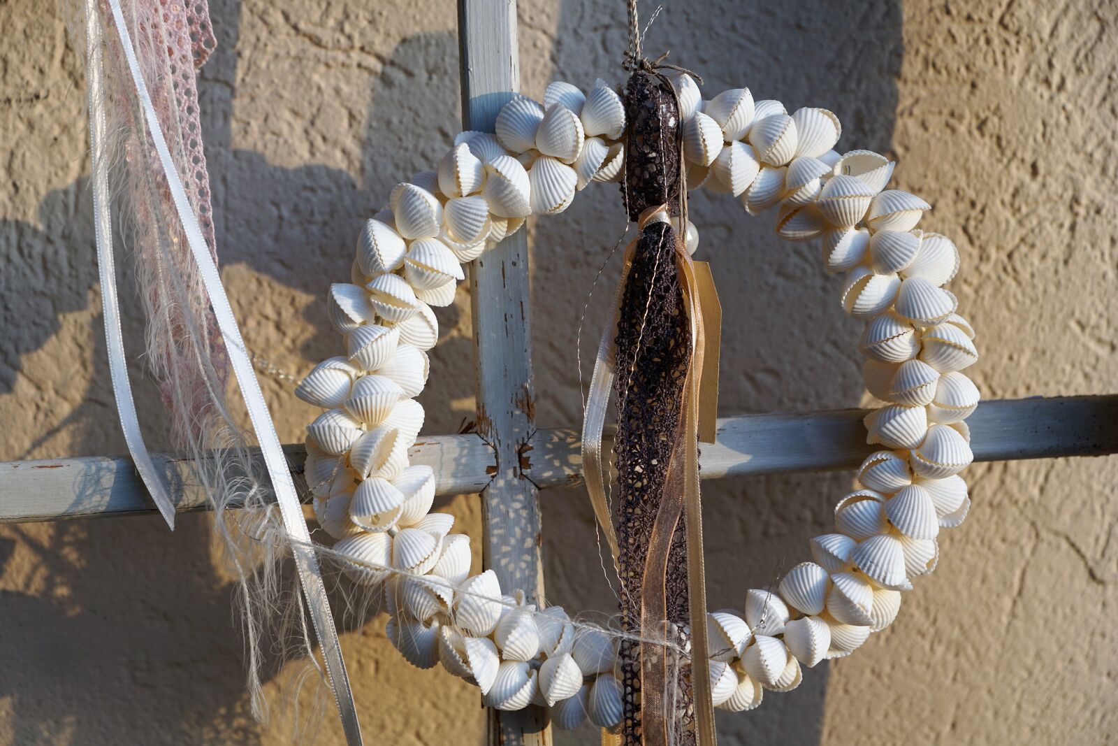 Sony ILCA-77M2 + Sony DT 16-50mm F2.8 SSM sample photo. Wreath, shell, summer photography