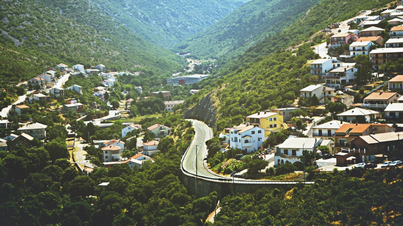 Nikon D7100 sample photo. City, mountains, houses photography