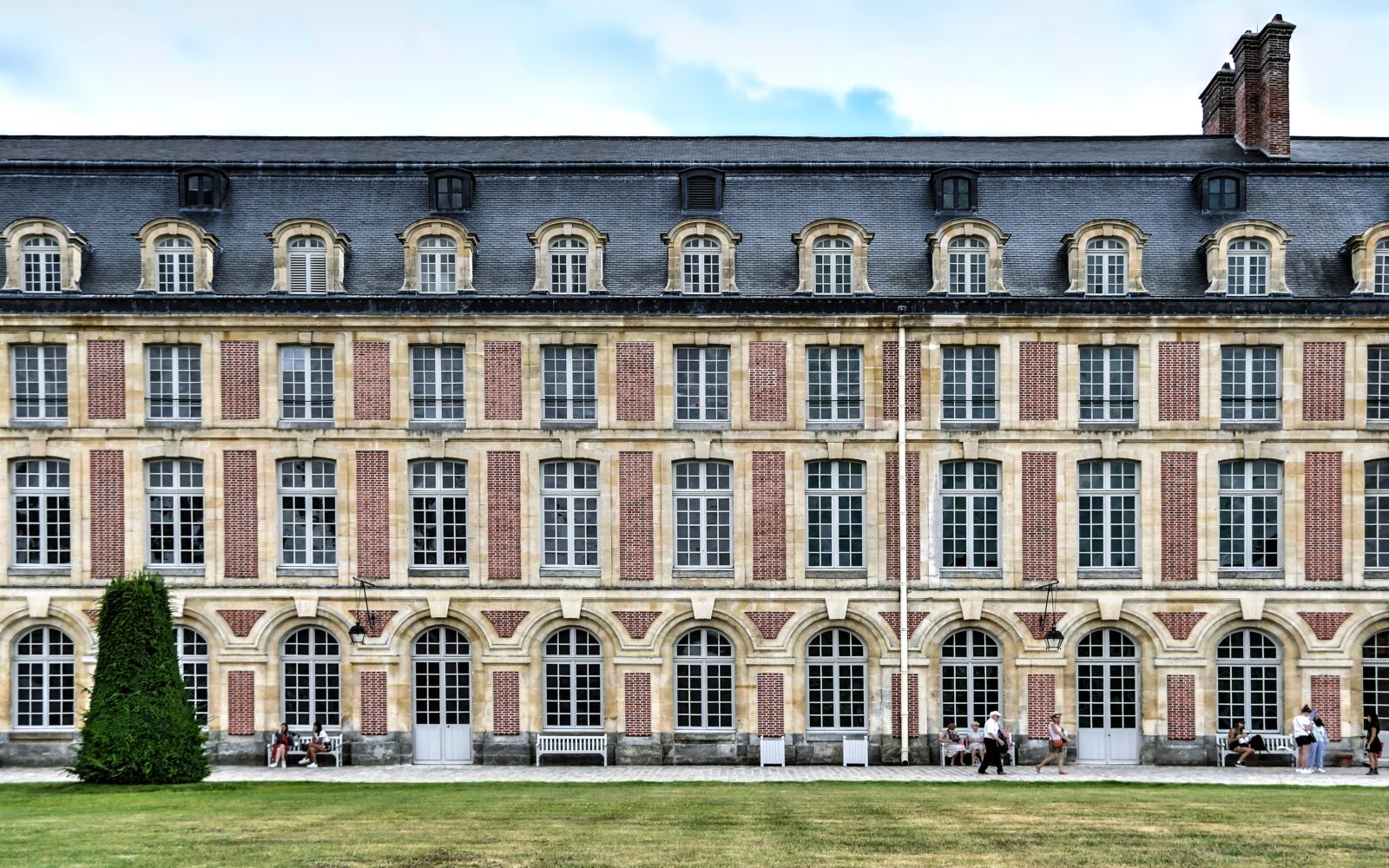 Nikon D500 sample photo. Facade, window, fontainebleau photography