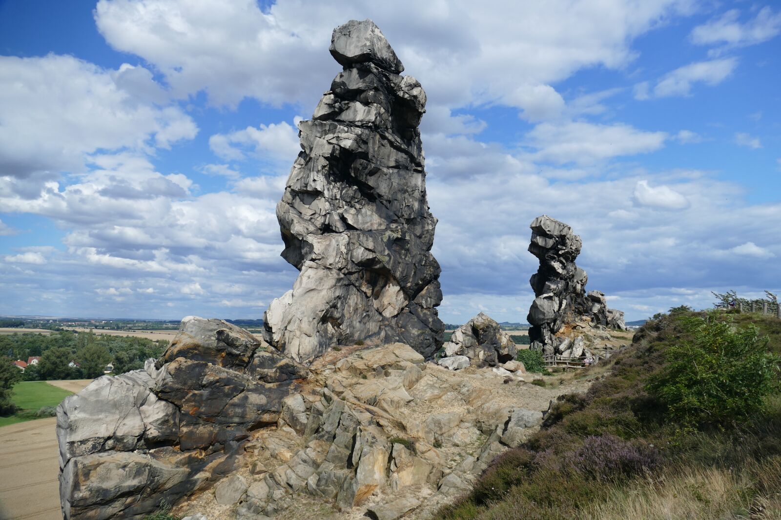 Panasonic Lumix DMC-FZ1000 sample photo. Sandstone rocks, viewpoint, view photography