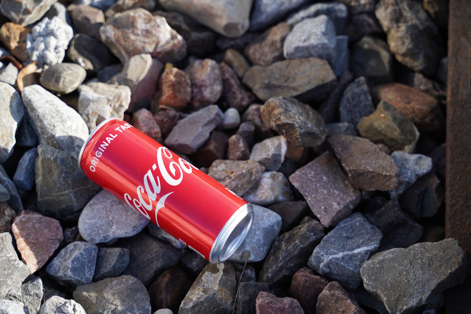Sony a7 III + Tamron 28-75mm F2.8 Di III RXD sample photo. Cola, stones, recycling photography