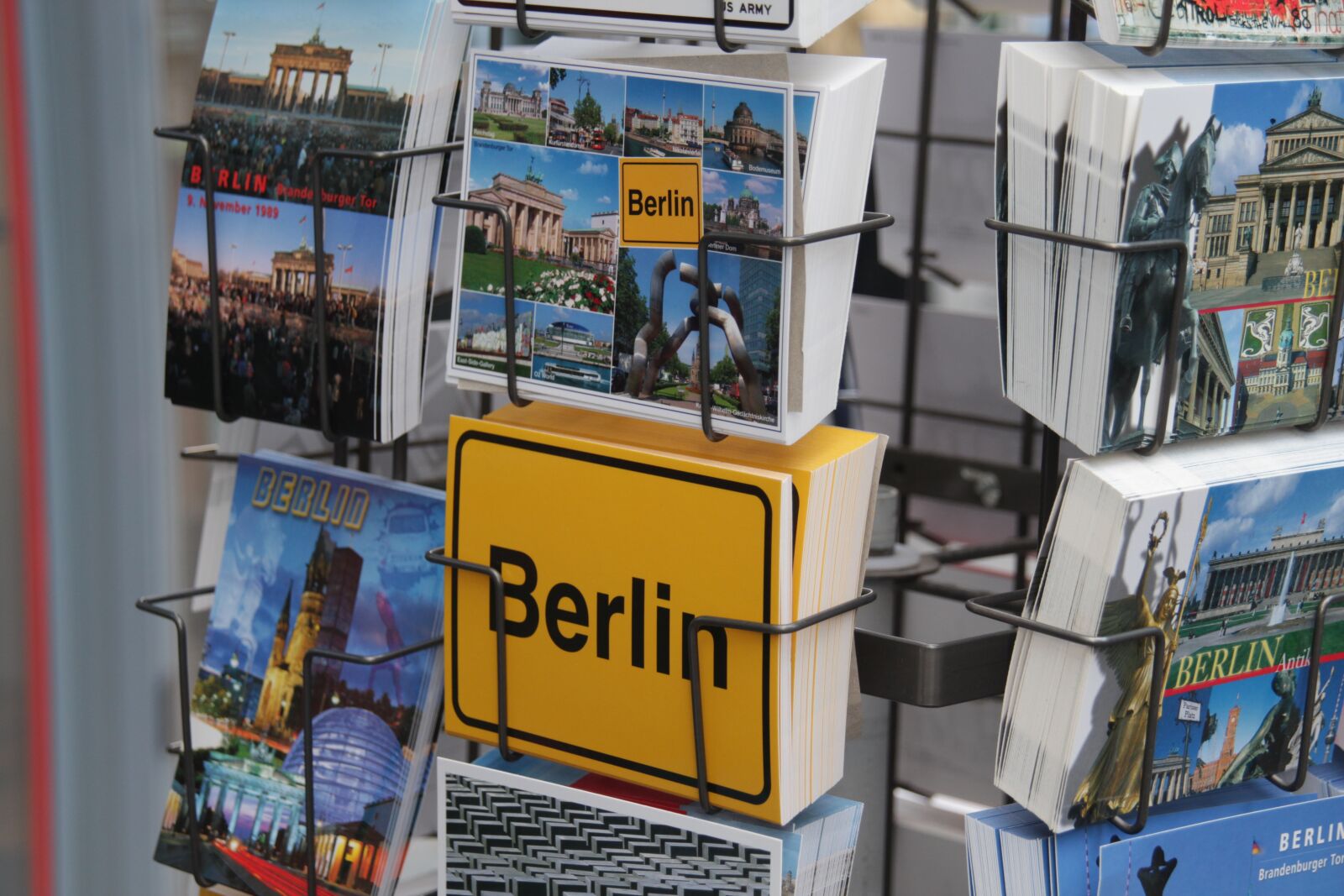 Canon EOS 600D (Rebel EOS T3i / EOS Kiss X5) sample photo. Postcard, travelcard, berlin photography