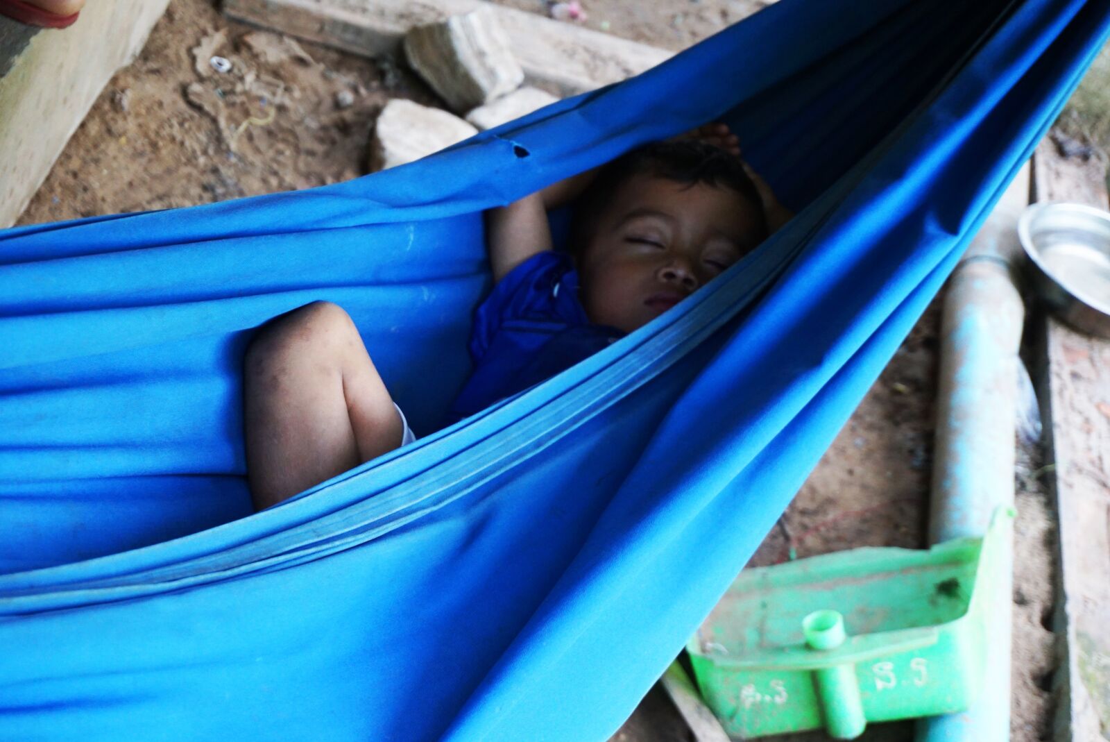 Sony E 16-50mm F3.5-5.6 PZ OSS sample photo. People, child, combodgia photography