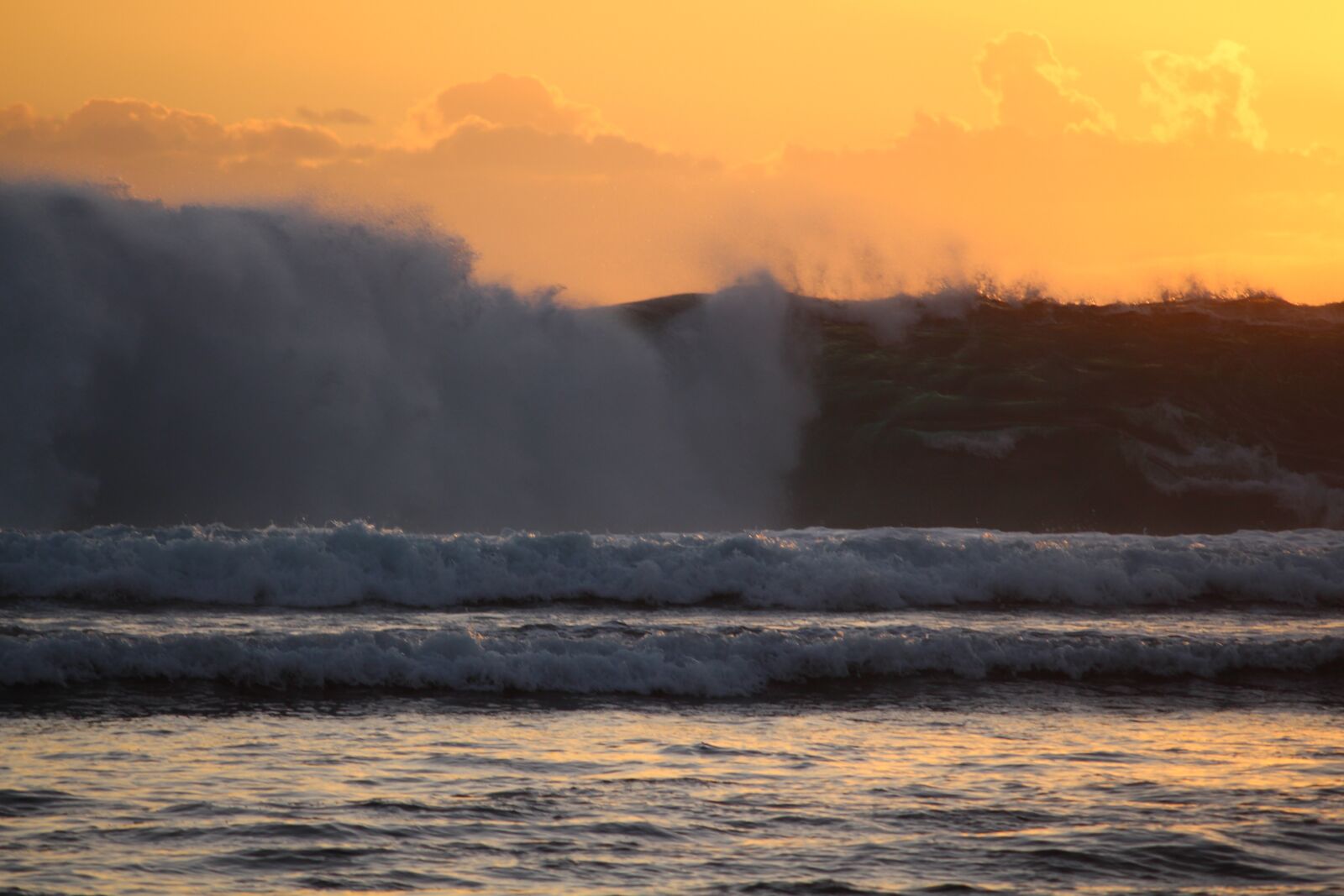 Canon EF-S 55-250mm F4-5.6 IS sample photo. Surf, wave, sea photography