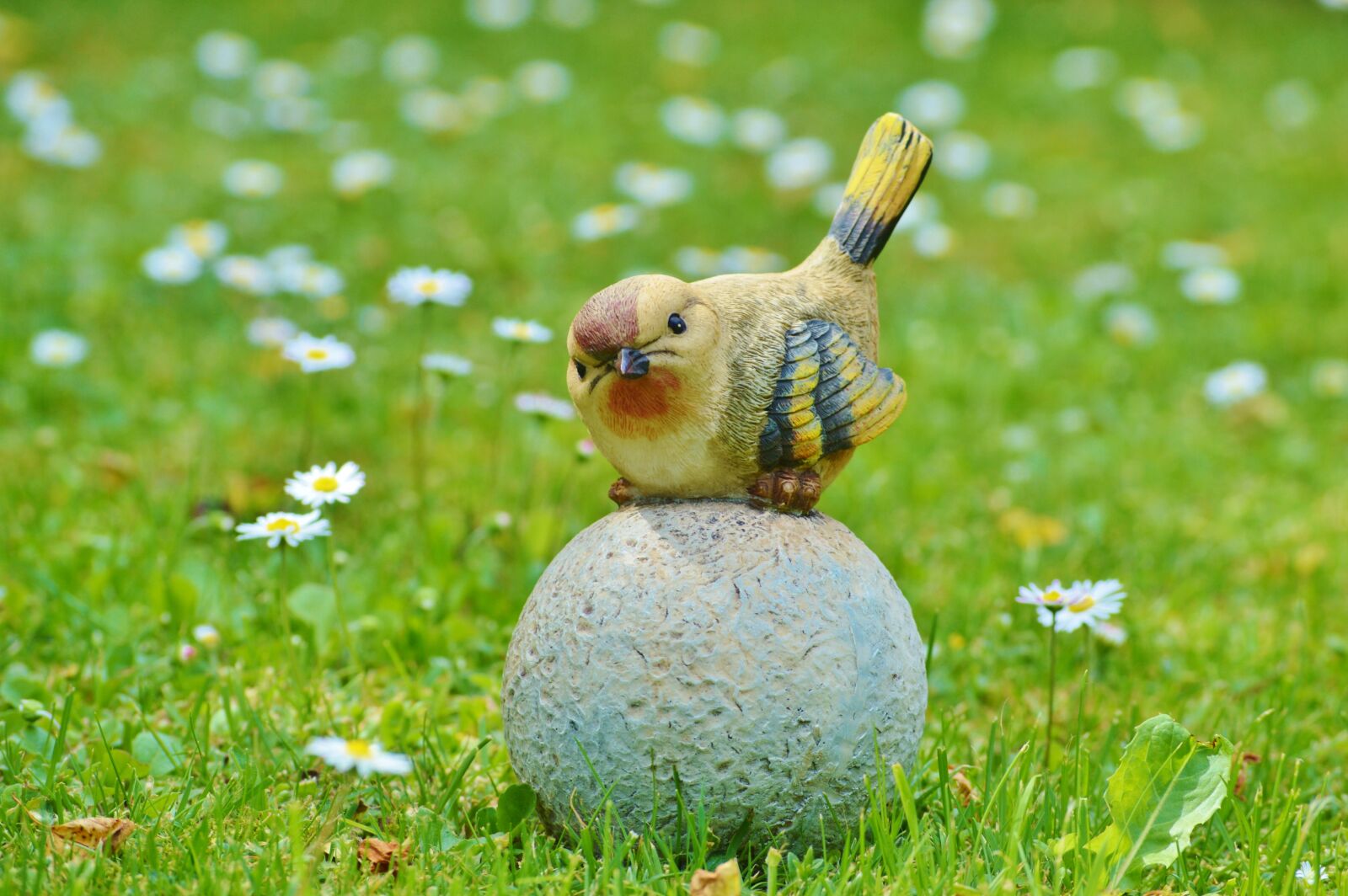 Nikon D3200 sample photo. Bird, sculpture, stone photography