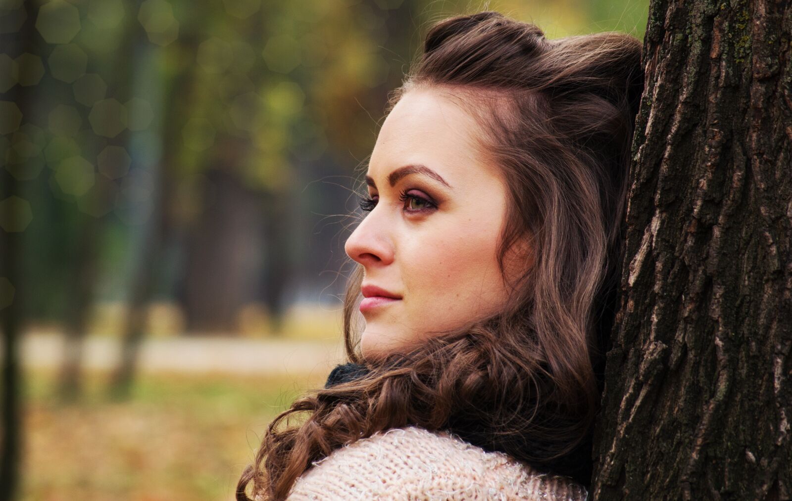 Nikon D3100 sample photo. Beautiful girl looking away photography