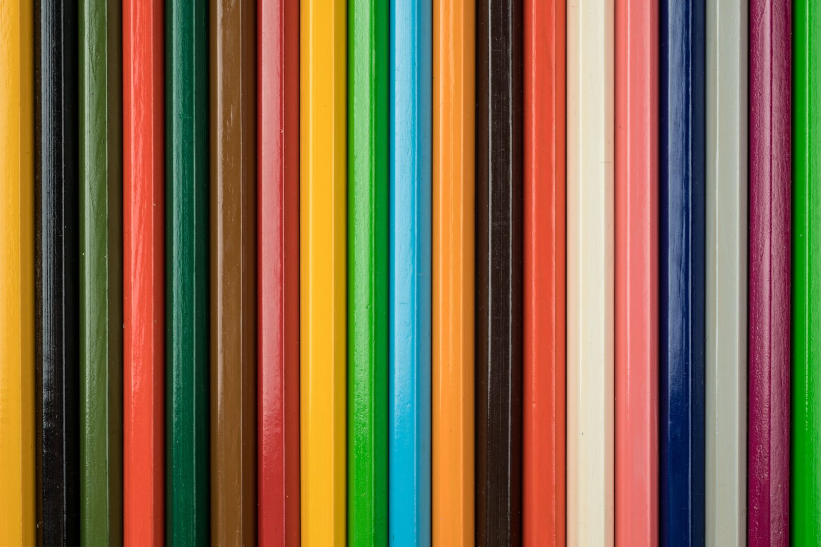 Panasonic Lumix DC-GH5 sample photo. Colors, colored pencils, school photography